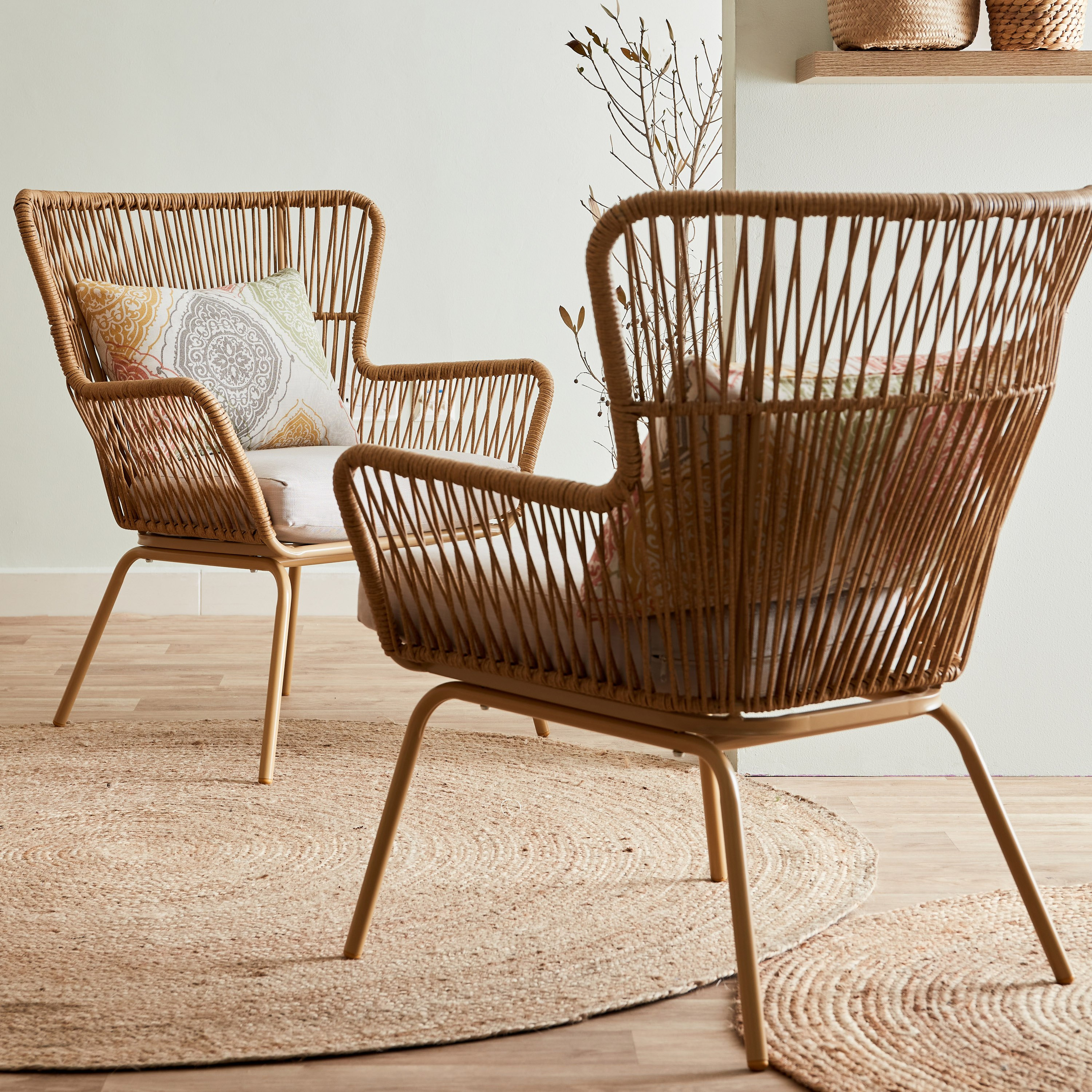 طقم للجلسات الخارجية 1+2 مع وسائد من كاتينا-hbxfurniture-sofasandarmchairs-sofasets-image-3