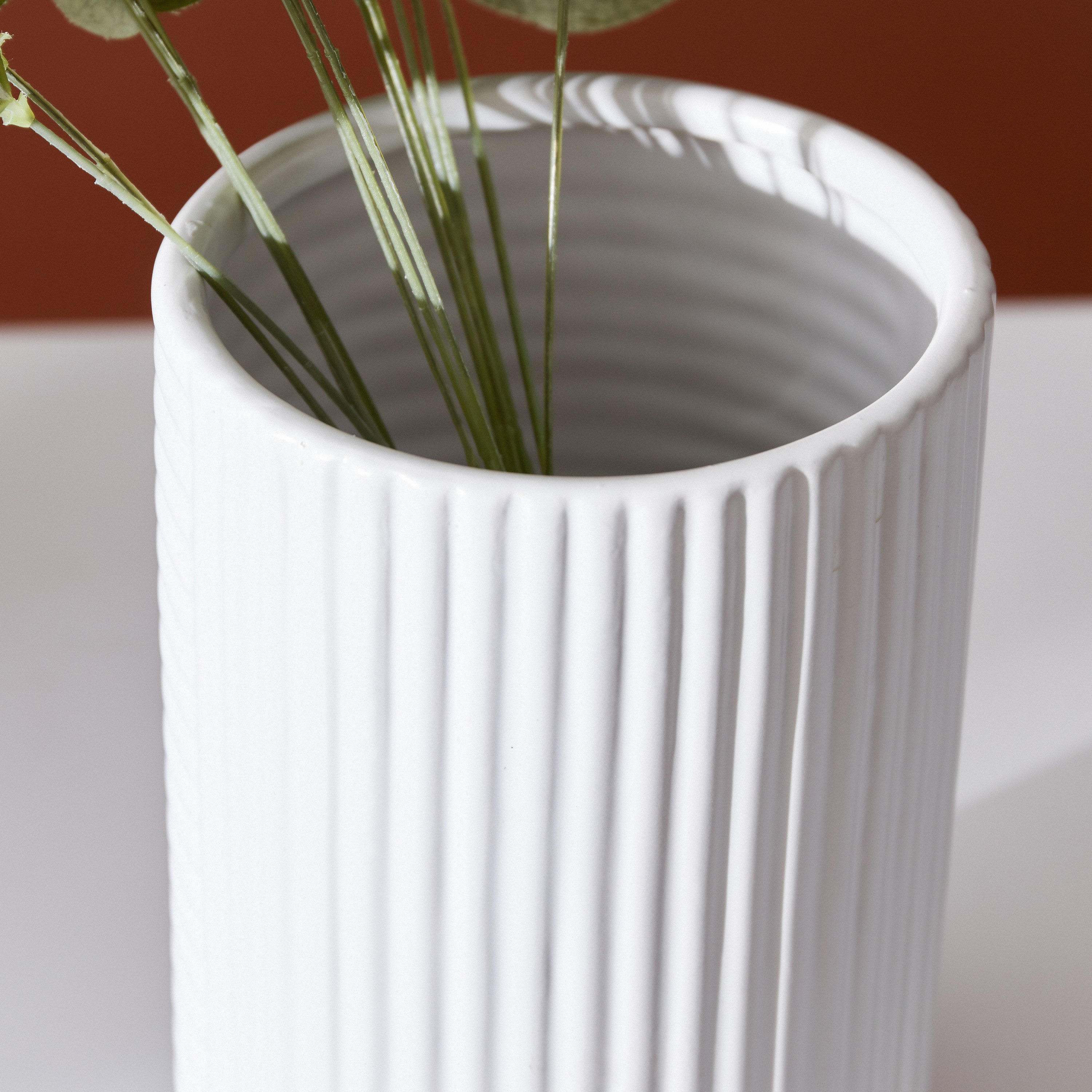 مزهرية سيراميك مضلعة من تيريون - 12x12x20 سم-hbxbedroom-decorandaccessories-vases-image-3