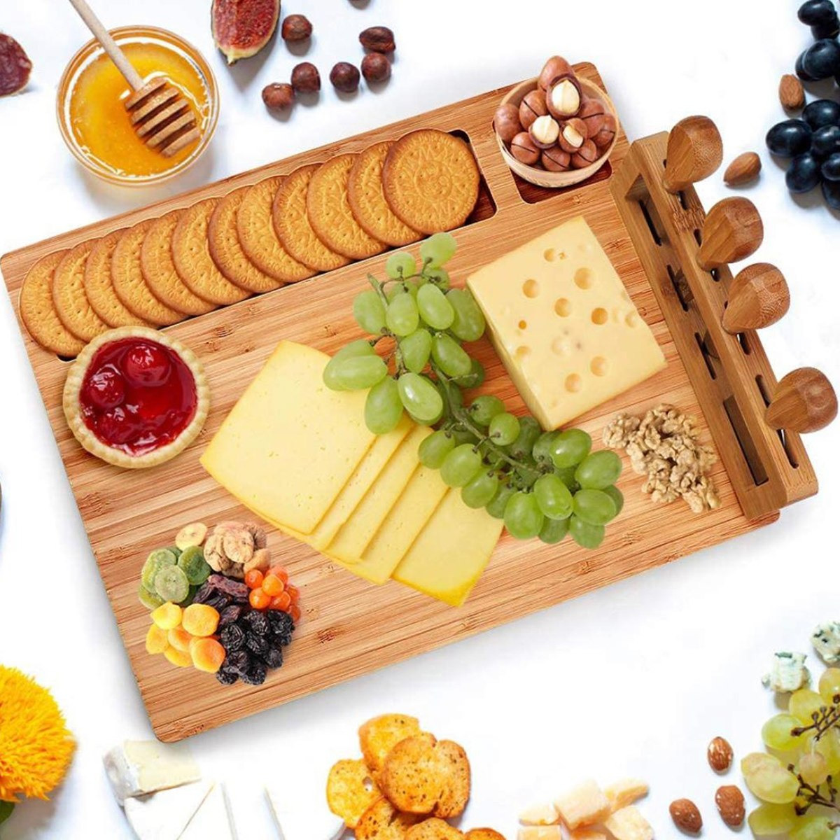 لوح تقديم من الخيزران مع 4 سكاكين من فيست-hbxdecorandfurnishings-tabletop-serveware-image-1