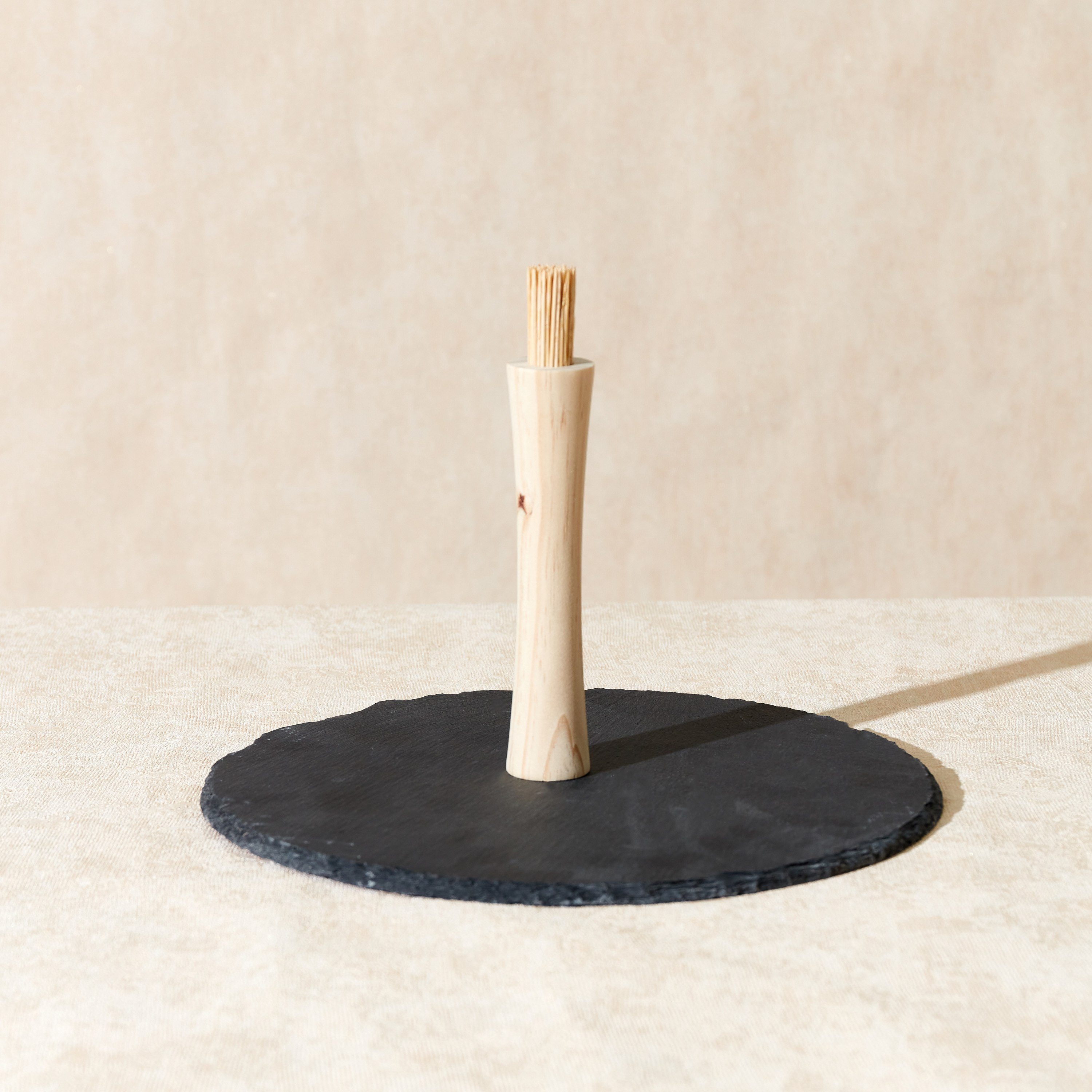 لوح تقديم مستدير بمقبض خشبي من فيست - 30 سم-hbxdecorandfurnishings-tabletop-serveware-image-2