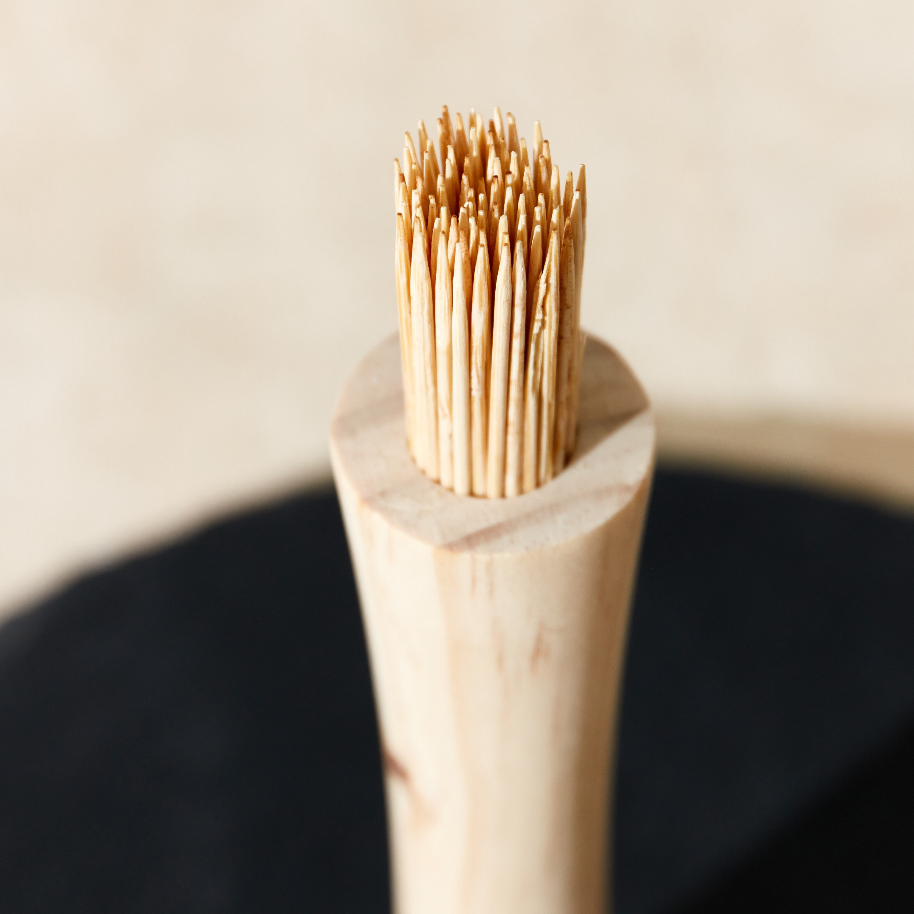 لوح تقديم مستدير بمقبض خشبي من فيست - 30 سم-hbxdecorandfurnishings-tabletop-serveware-image-4
