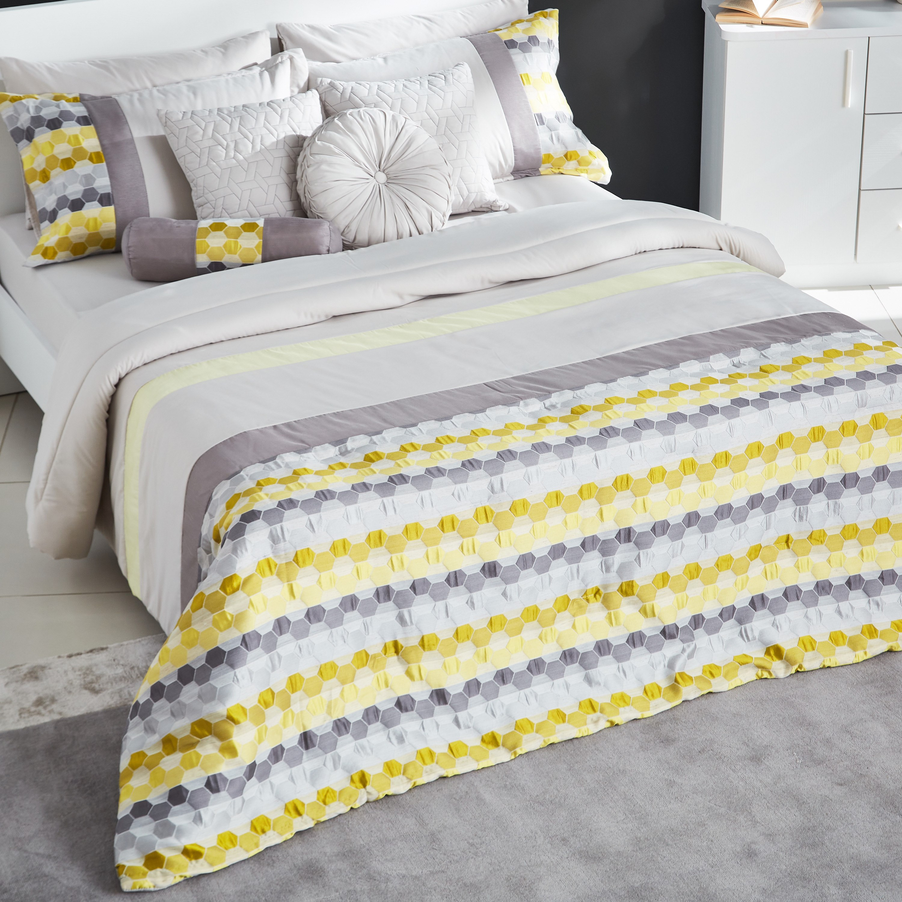 طقم لحاف كينج جاكارد 10 قطع من نولان - 220x240 سم-hbxhomeware-hbxdecorandfurnishings-image-2