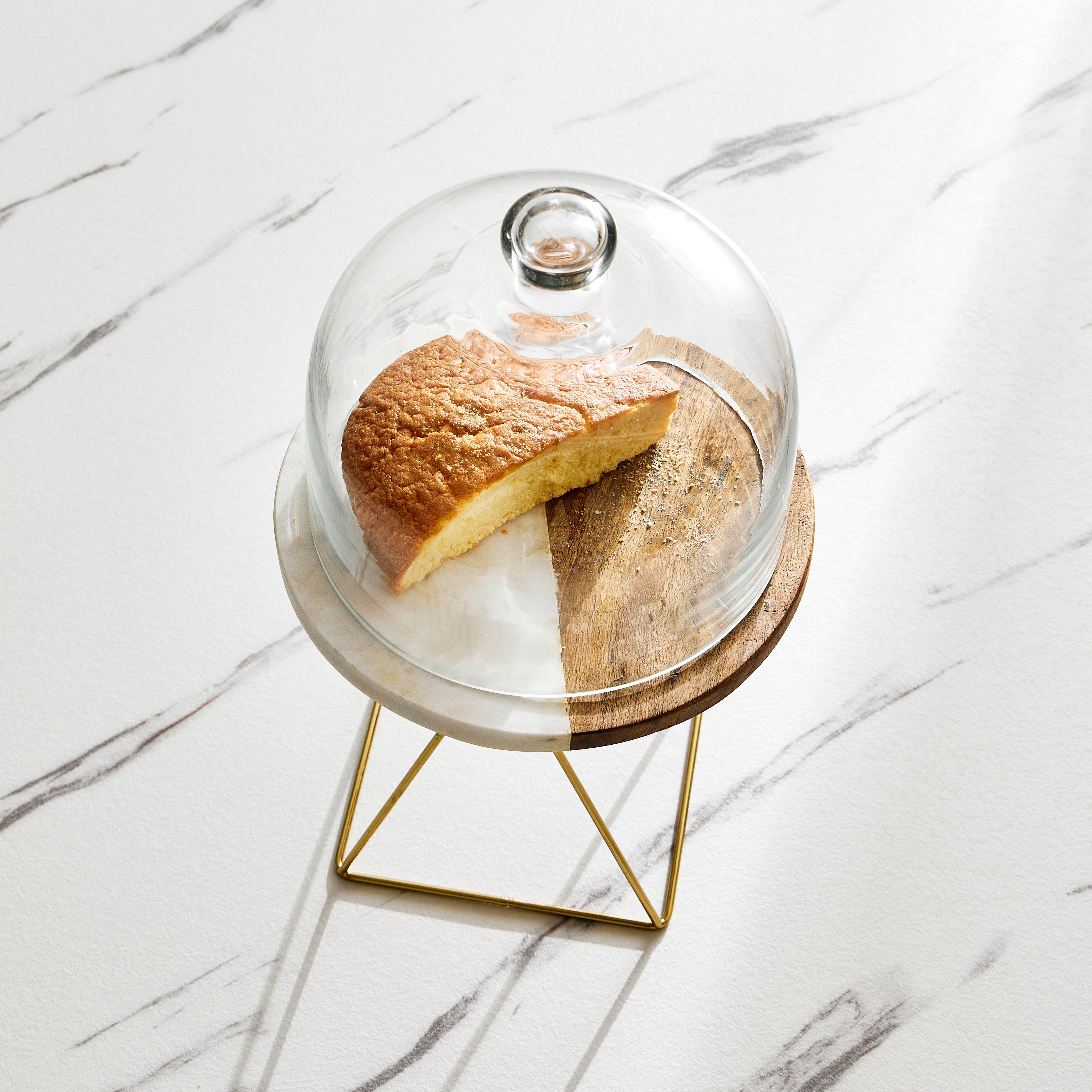 حامل كيك رخامي بغطاء وحامل معدني من بلانكا-hbxdecorandfurnishings-tabletop-serveware-image-1