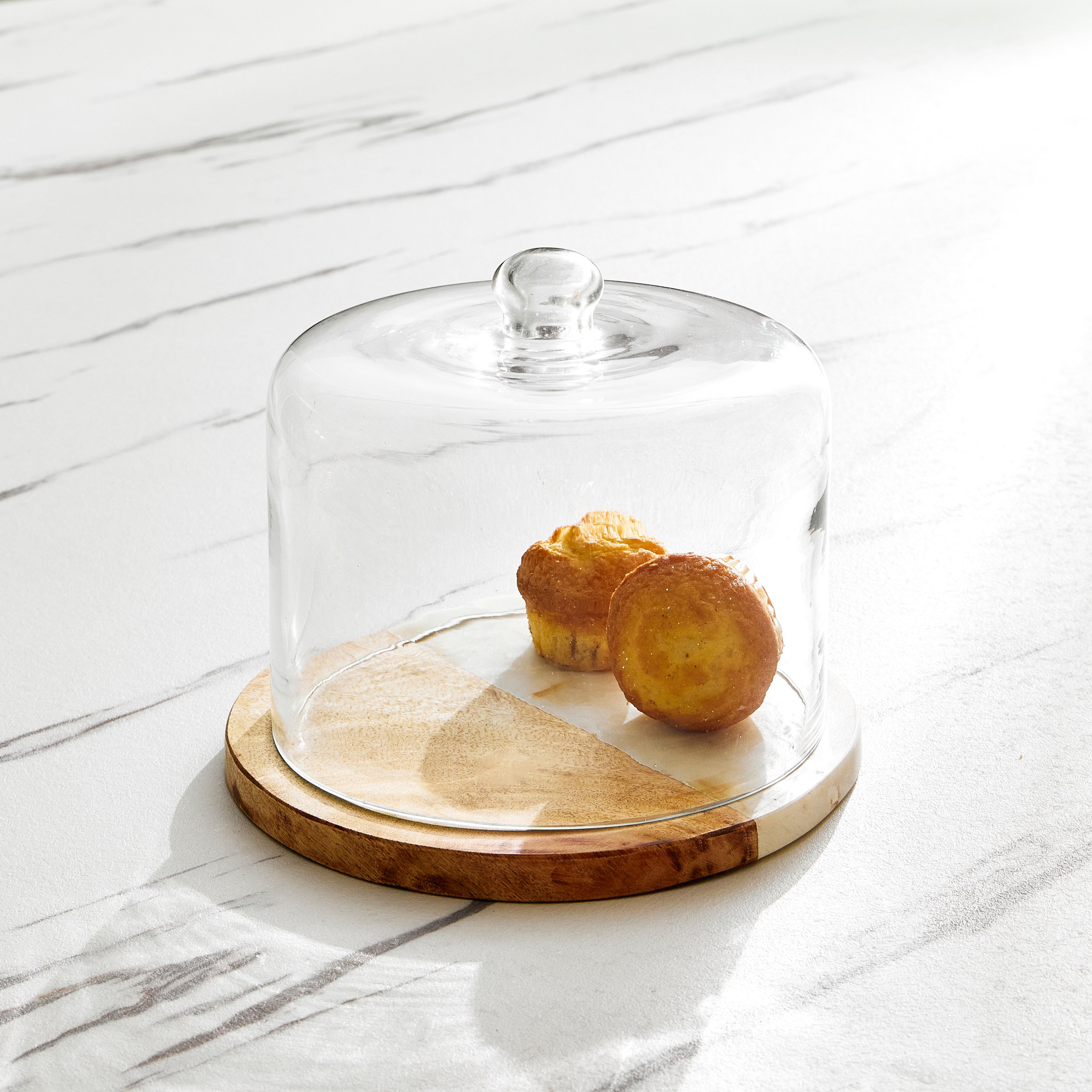 حامل كيك رخامي بغطاء من بلانكا - 23x23x14 سم-hbxdecorandfurnishings-tabletop-serveware-image-2