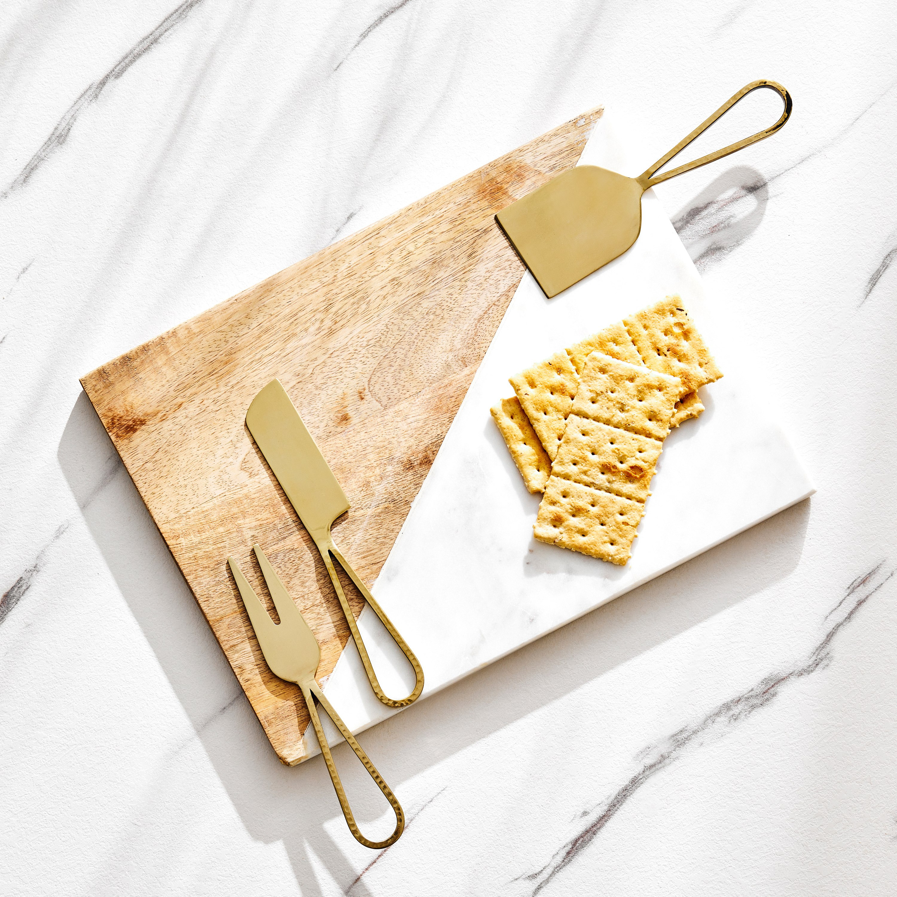 طقم سكاكين الجبن الرخامية مع لوحة تقديم من بلانكا-hbxdecorandfurnishings-tabletop-serveware-image-1