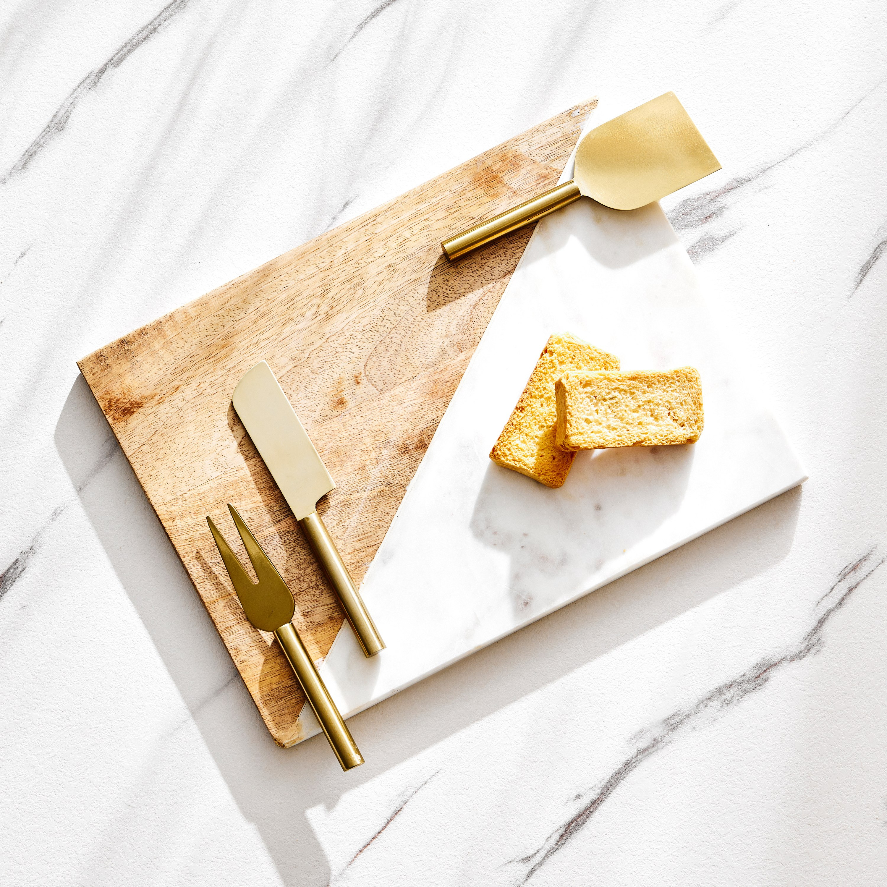 طقم سكاكين جبن رخامية مع لوح تقديم من بلانكا-hbxdecorandfurnishings-tabletop-serveware-image-1