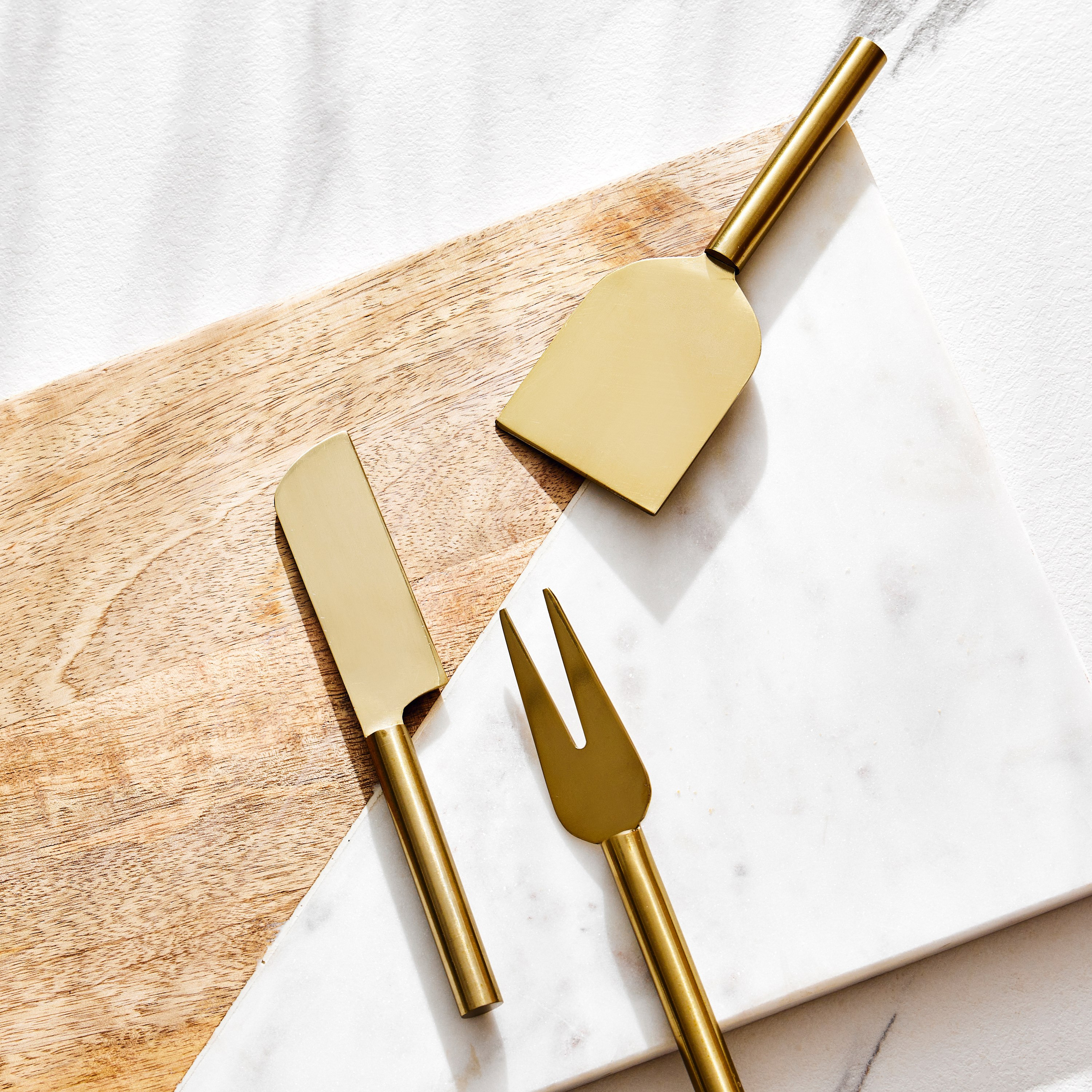 طقم سكاكين جبن رخامية مع لوح تقديم من بلانكا-hbxdecorandfurnishings-tabletop-serveware-image-2