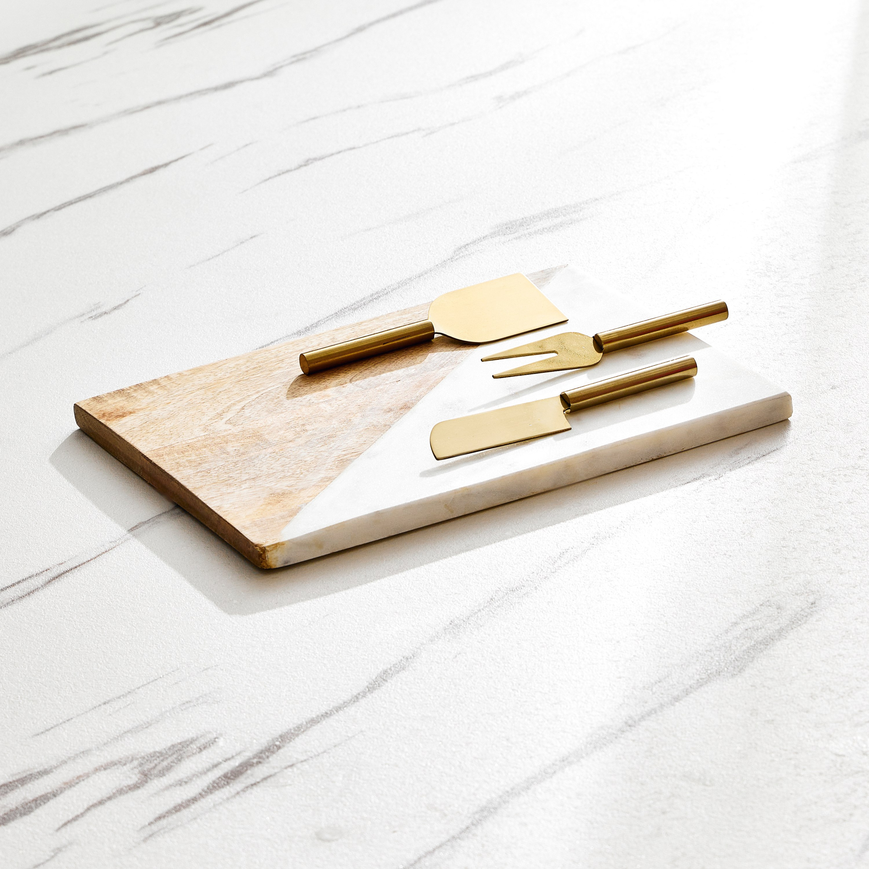 طقم سكاكين جبن رخامية مع لوح تقديم من بلانكا-hbxdecorandfurnishings-tabletop-serveware-image-4