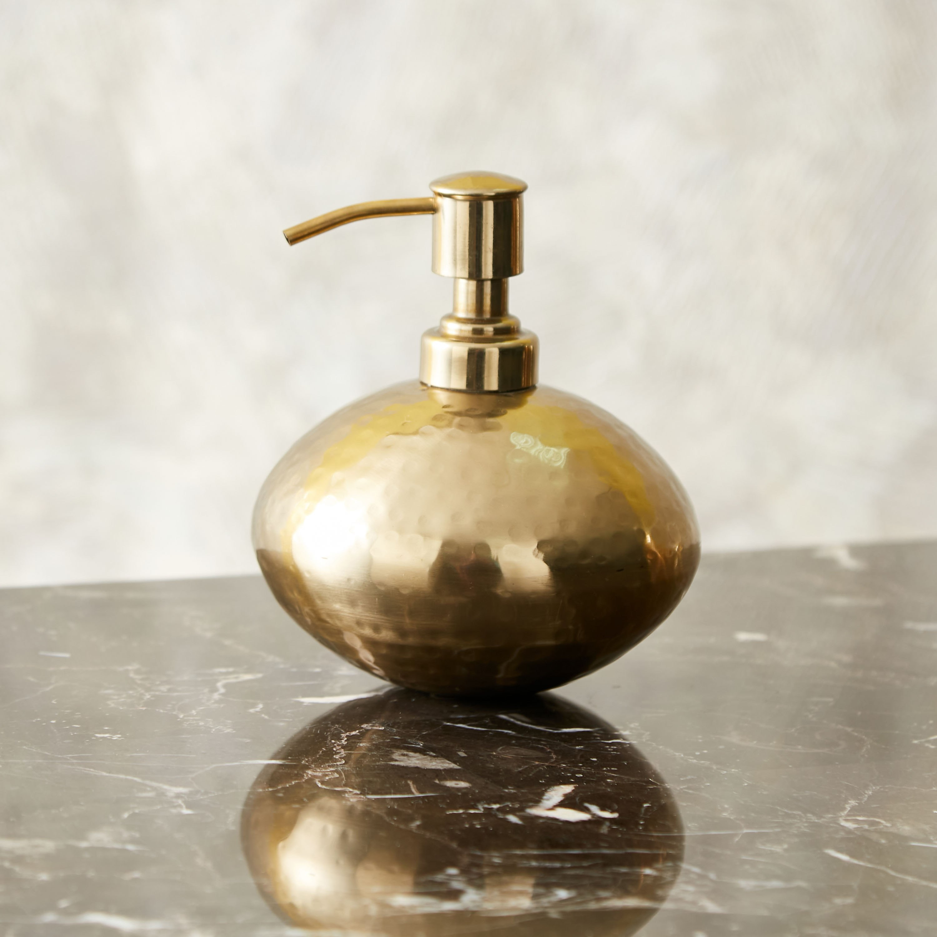 موزع صابون من إليجانت - 12x12x12 سم-hbxdecorandfurnishings-bathroomaccessories-bathroomsets-image-1