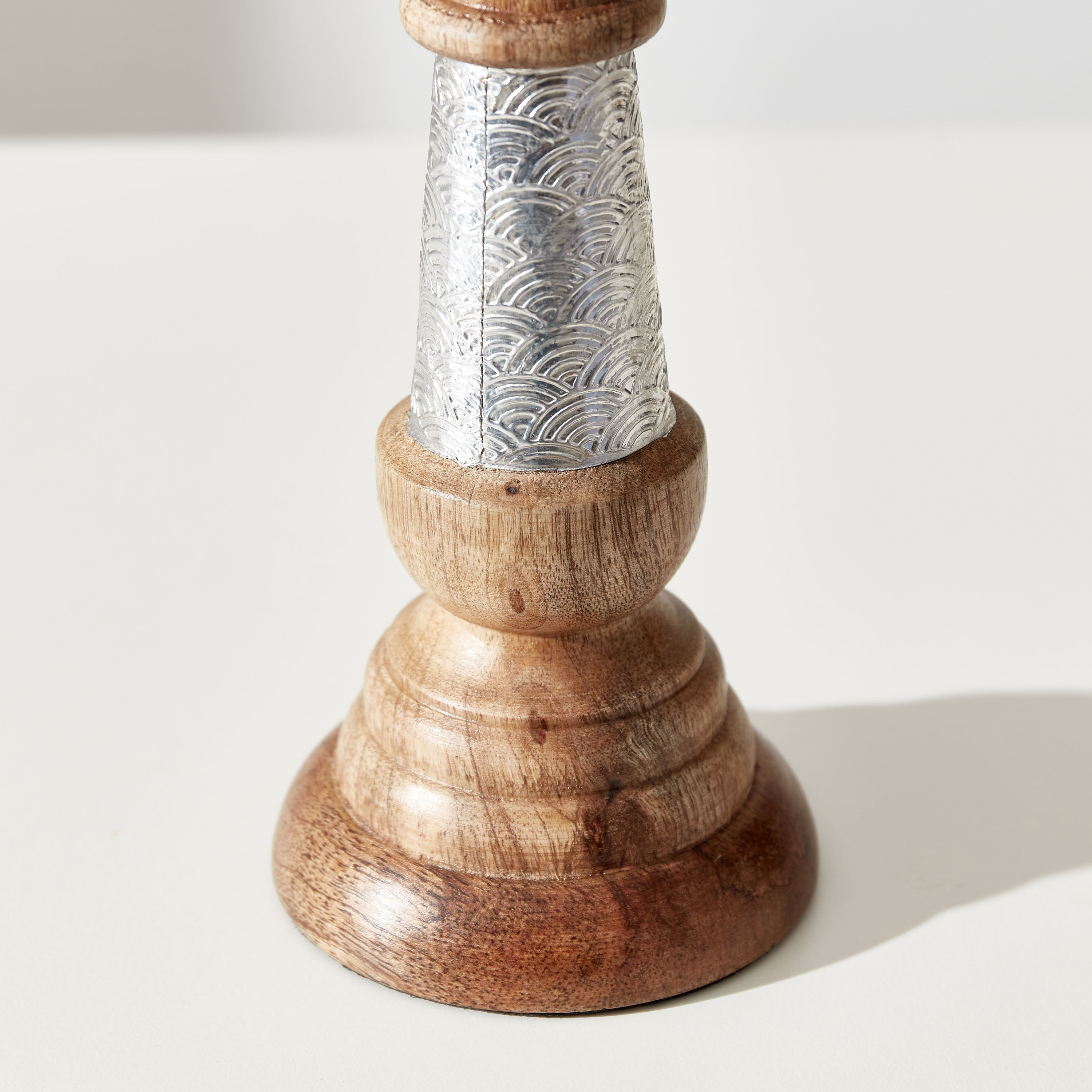 حامل شموع خشبي بزركشة معدنية من زين - 25.5 سم-hbxlivingroom-decorandaccessories-candleholders-image-4