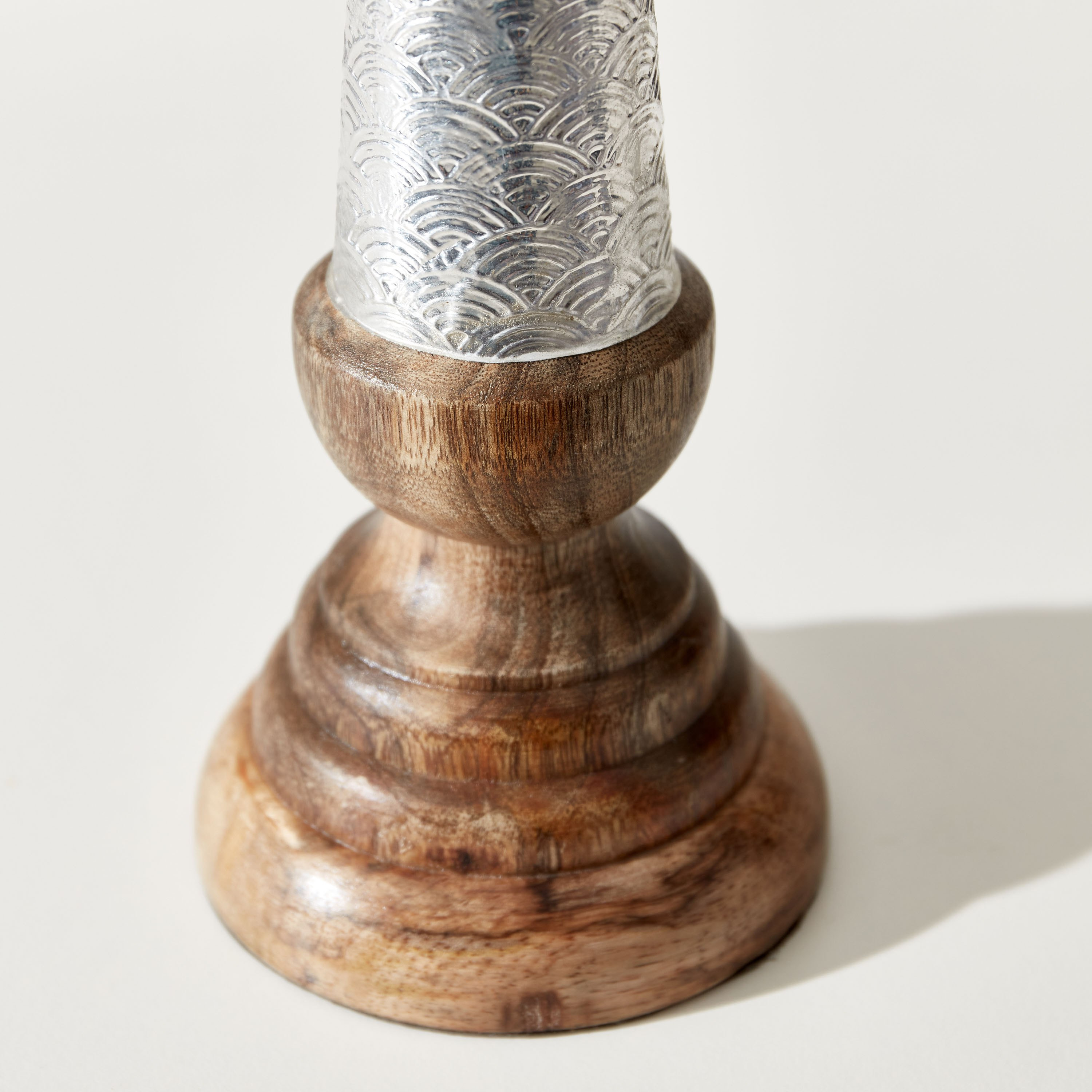 حامل شموع خشبي بزركشة معدنية من زين - 30.5 سم-hbxlivingroom-decorandaccessories-candleholders-image-4