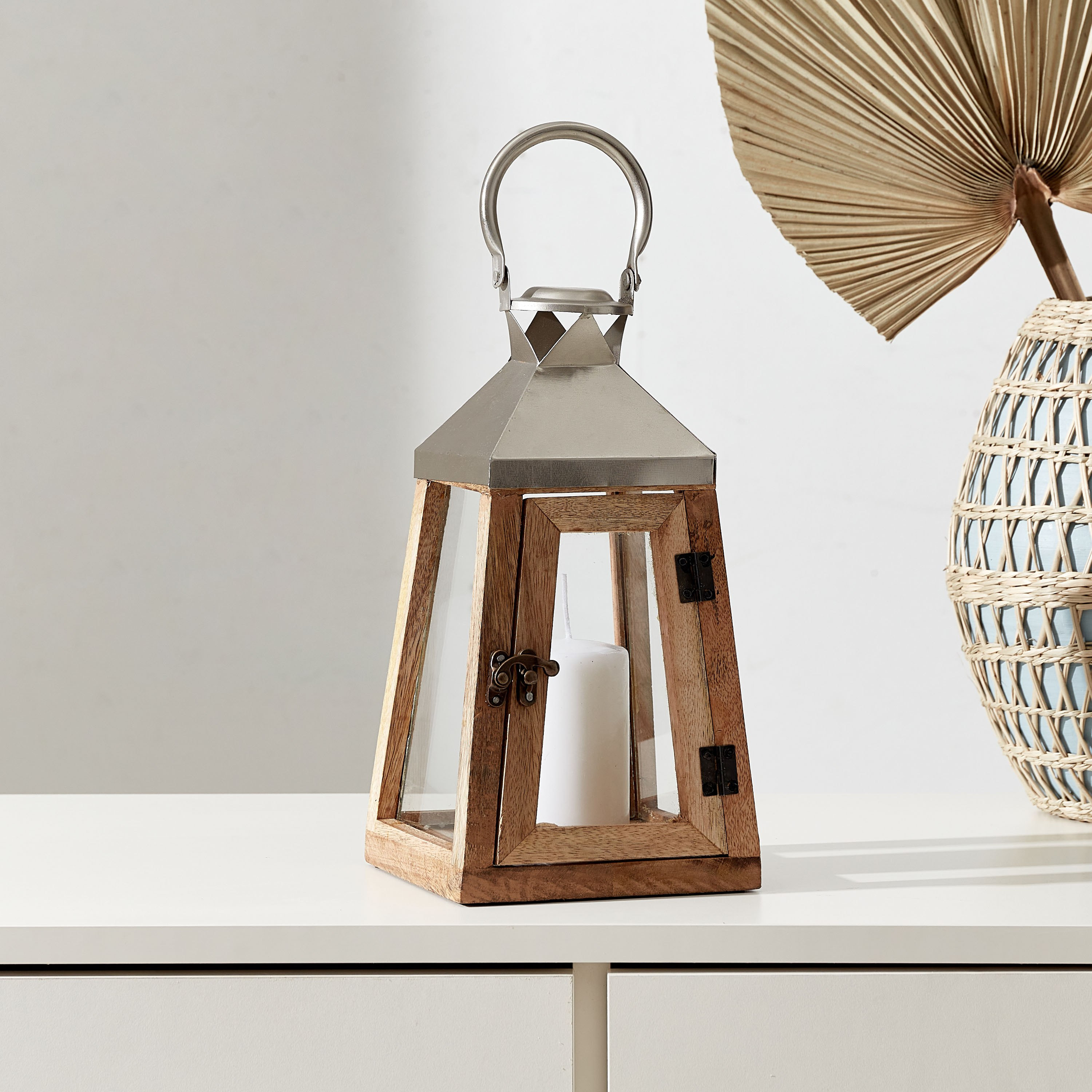 فانوس بإطار خشبي من زاين دايموند - 29 سم-hbxdecorandfurnishings-homeaccessories-lanterns-image-1