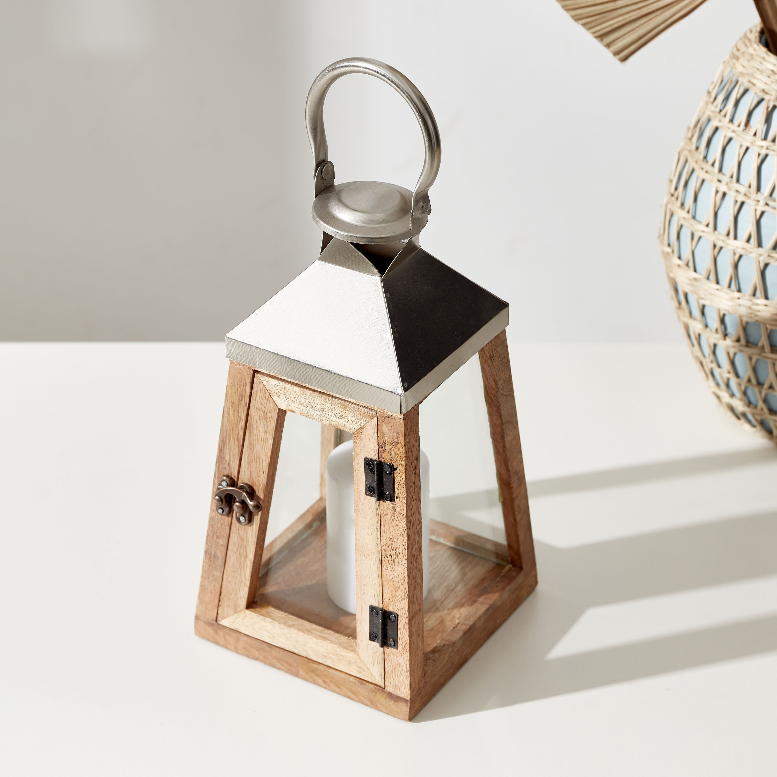 فانوس بإطار خشبي من زاين دايموند - 29 سم-hbxdecorandfurnishings-homeaccessories-lanterns-image-3