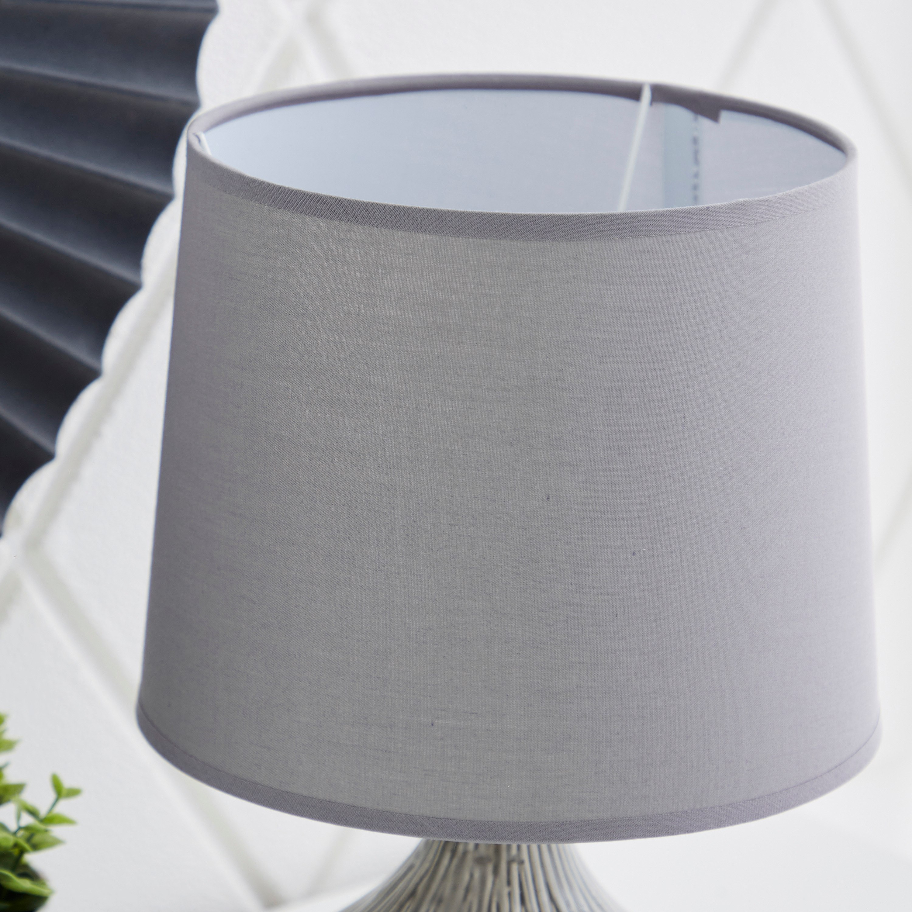 مصباح طاولة سيراميك مضلع من سكايلار - 23x23x31 سم-hbxlivingroom-lighting-tablelamps-image-4