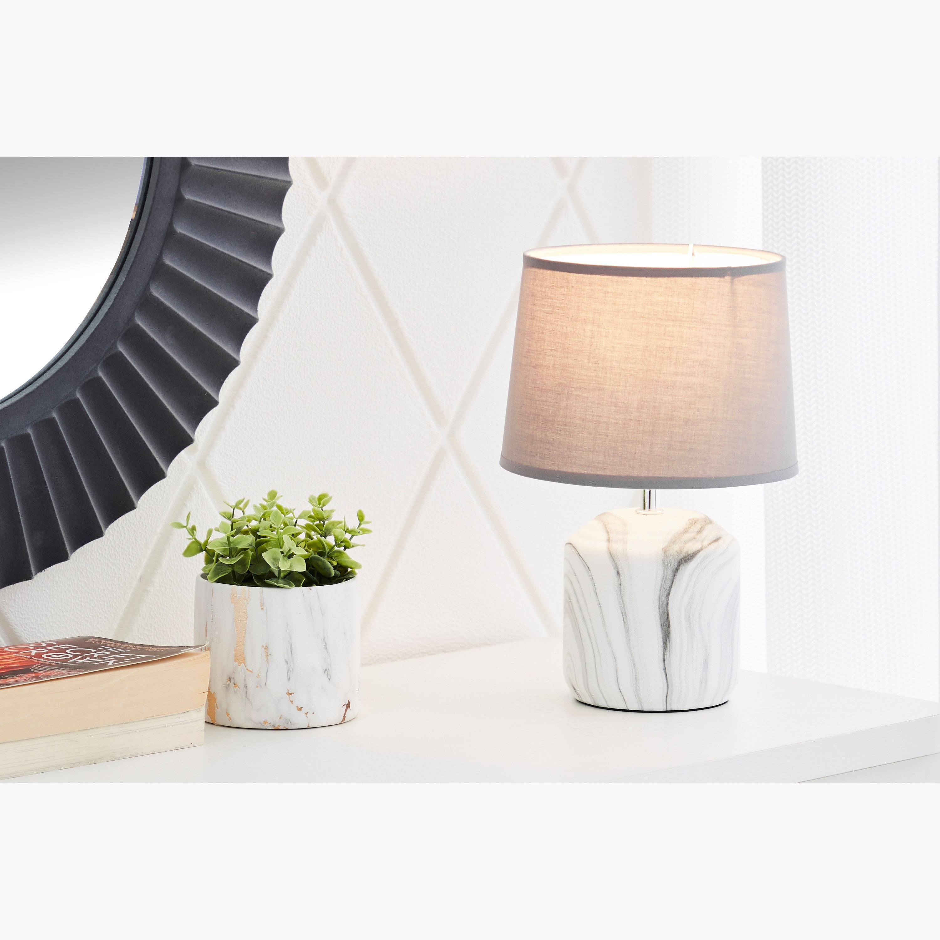مصباح طاولة سيراميك بقاعدة رخامية بارزة الملمس من سكايلار - 20x20x28 سم-hbxlivingroom-lighting-tablelamps-image-4