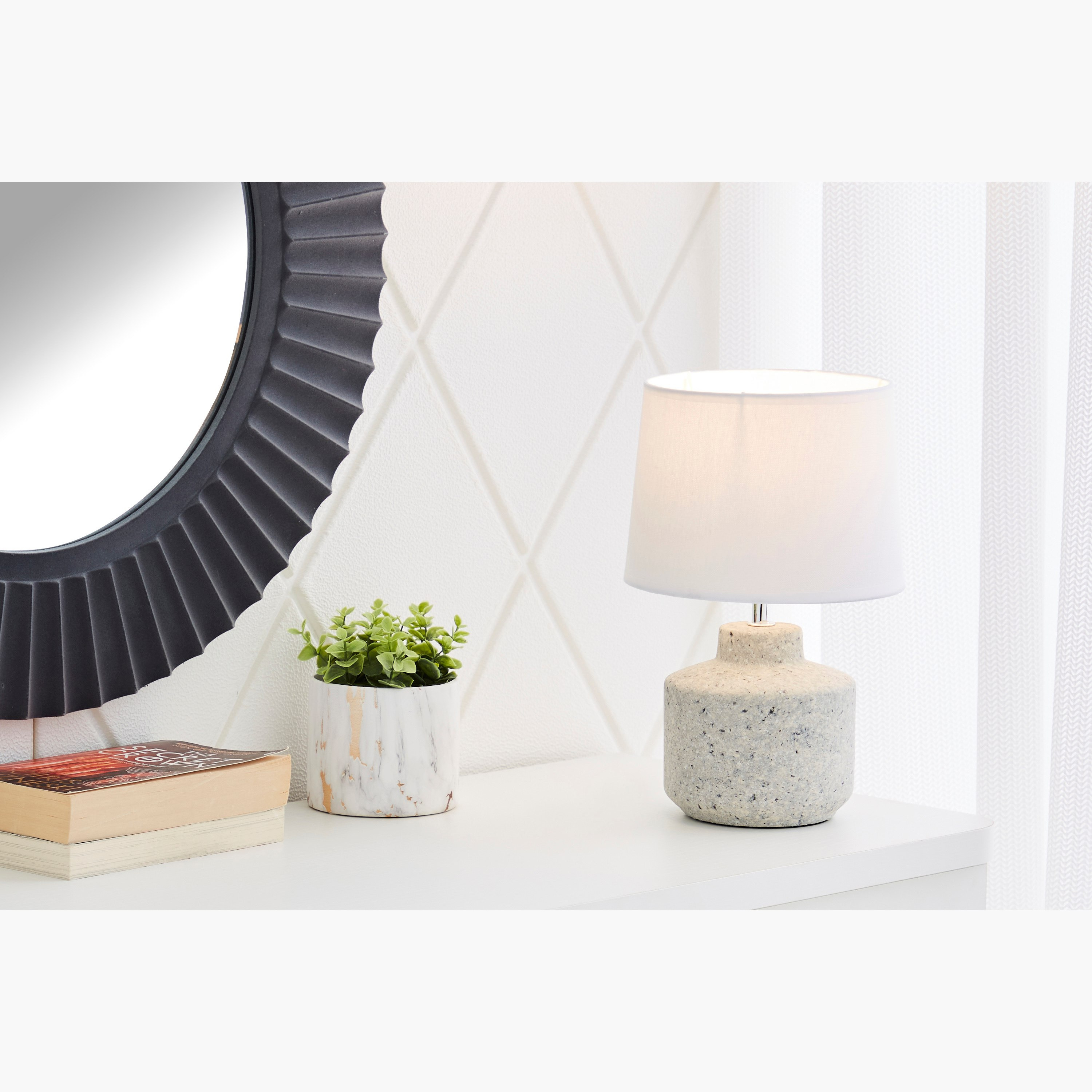 مصباح طاولة سيراميك بقاعدة بارزة الملمس من سكايلار - 20x20x29 سم-hbxlivingroom-lighting-tablelamps-image-4
