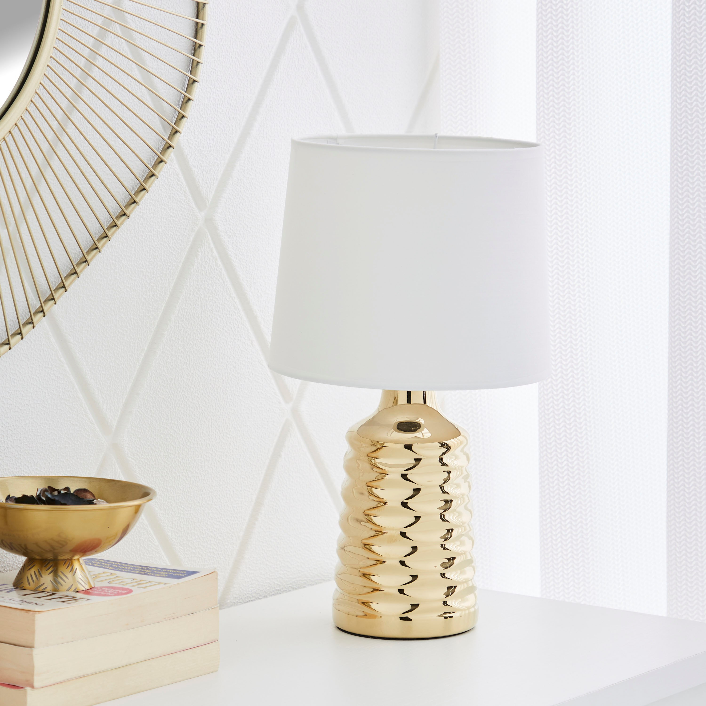 مصباح طاولة سيراميك بقاعدة مضلعة من سكايلار - 25x25x38 سم-hbxlivingroom-lighting-tablelamps-image-1