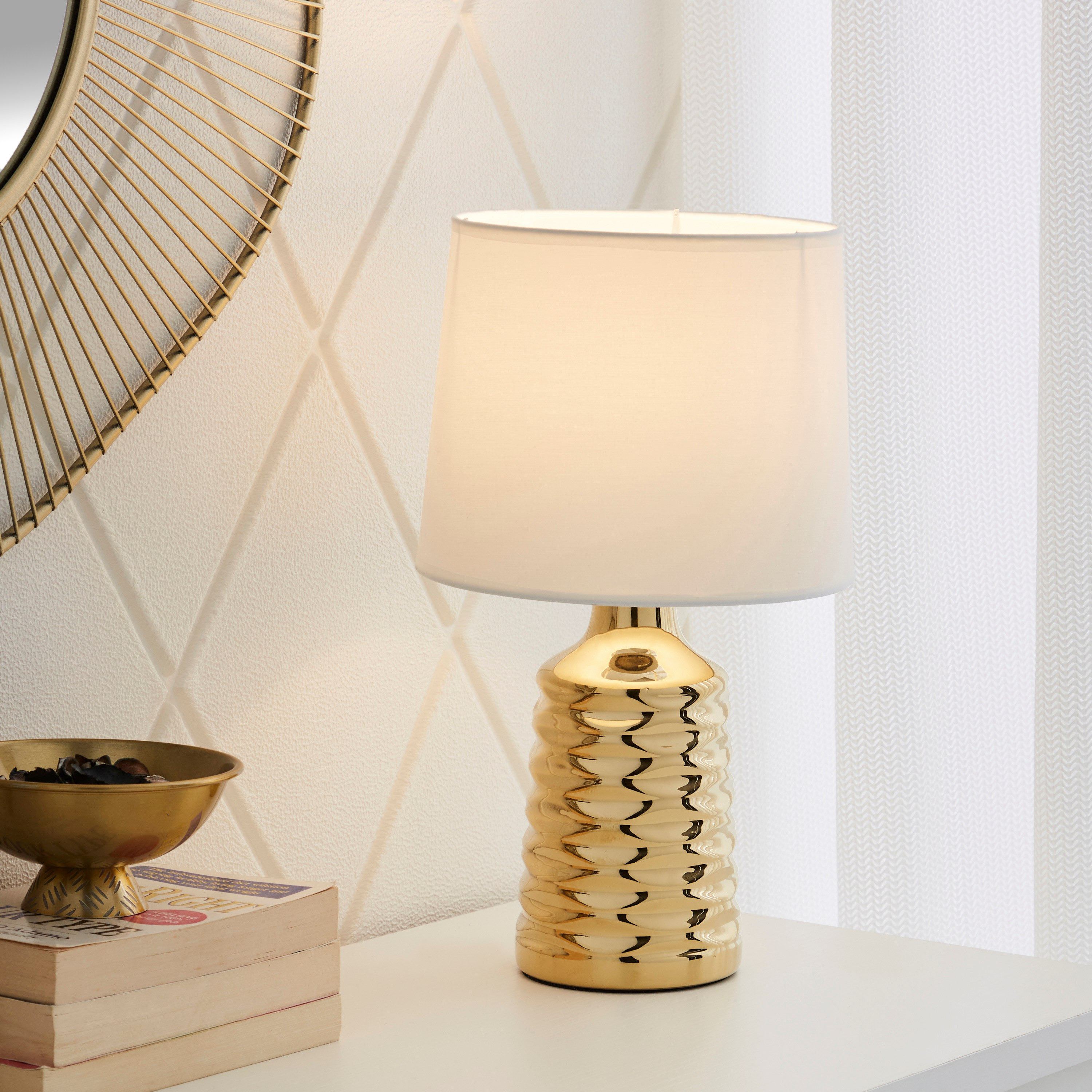 مصباح طاولة سيراميك بقاعدة مضلعة من سكايلار - 25x25x38 سم-hbxlivingroom-lighting-tablelamps-image-2