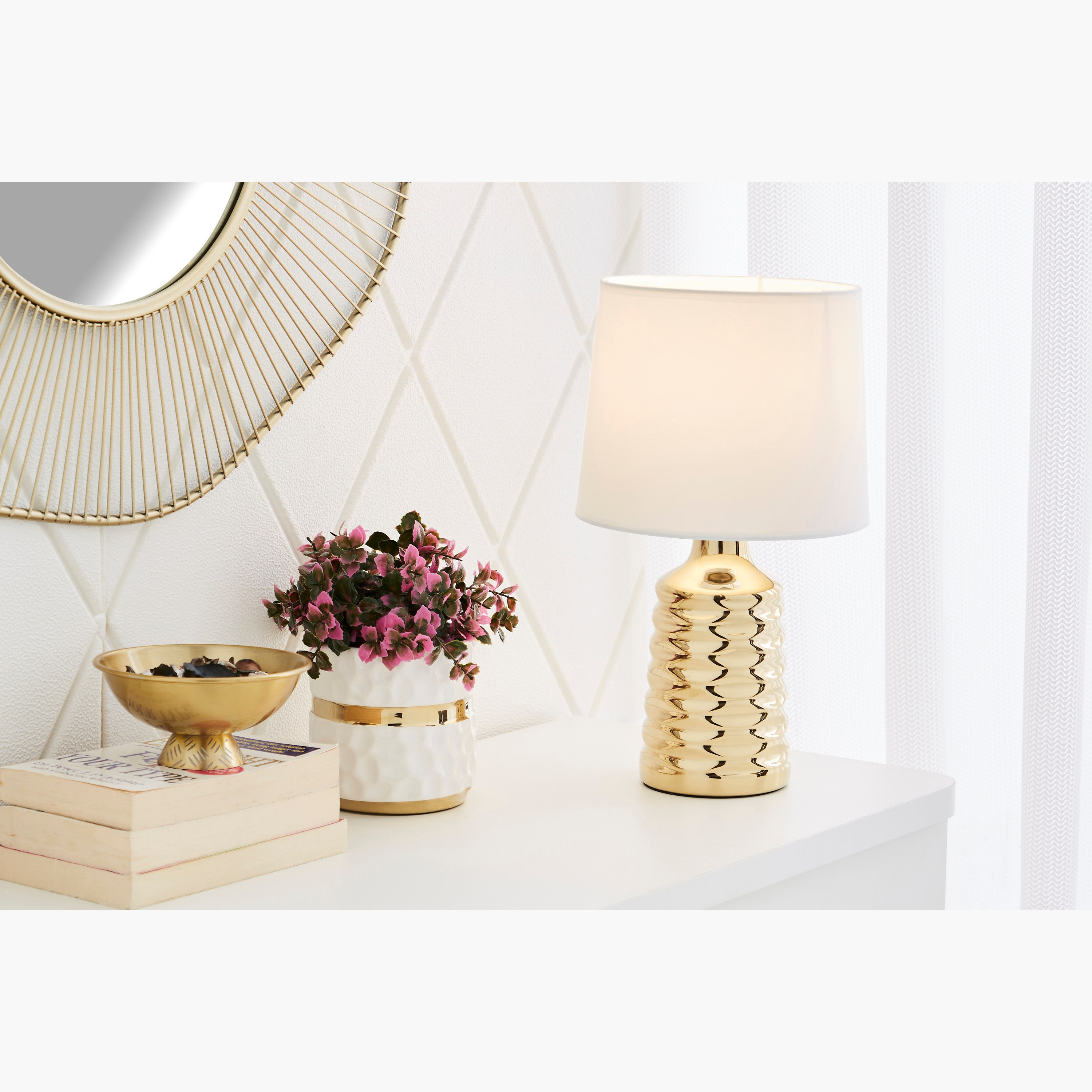مصباح طاولة سيراميك بقاعدة مضلعة من سكايلار - 25x25x38 سم-hbxlivingroom-lighting-tablelamps-image-4