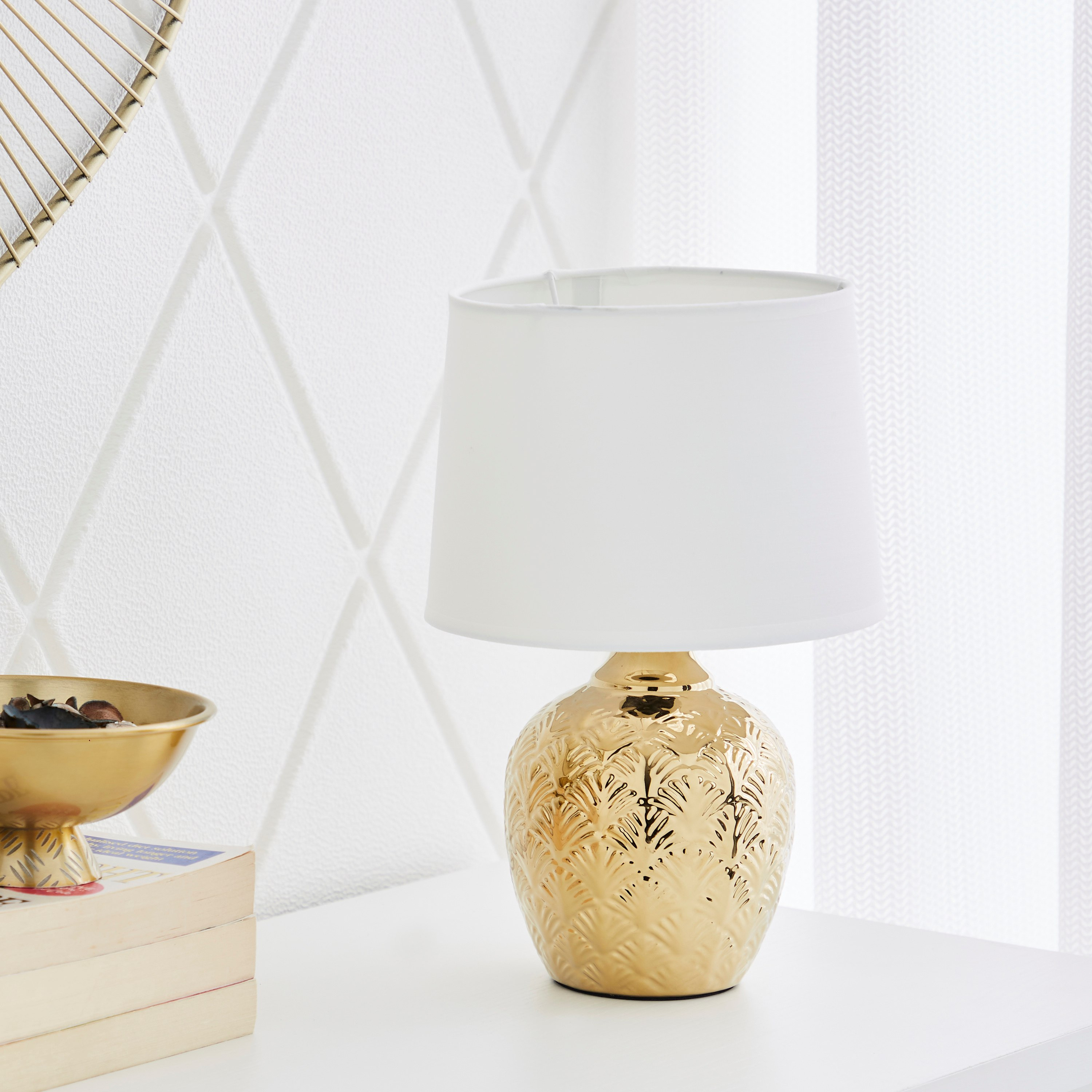 مصباح طاولة سيراميك بقاعدة مسبوكة بارزة الملمس من سكايلار - 20x20x29 سم-hbxlivingroom-lighting-tablelamps-image-1