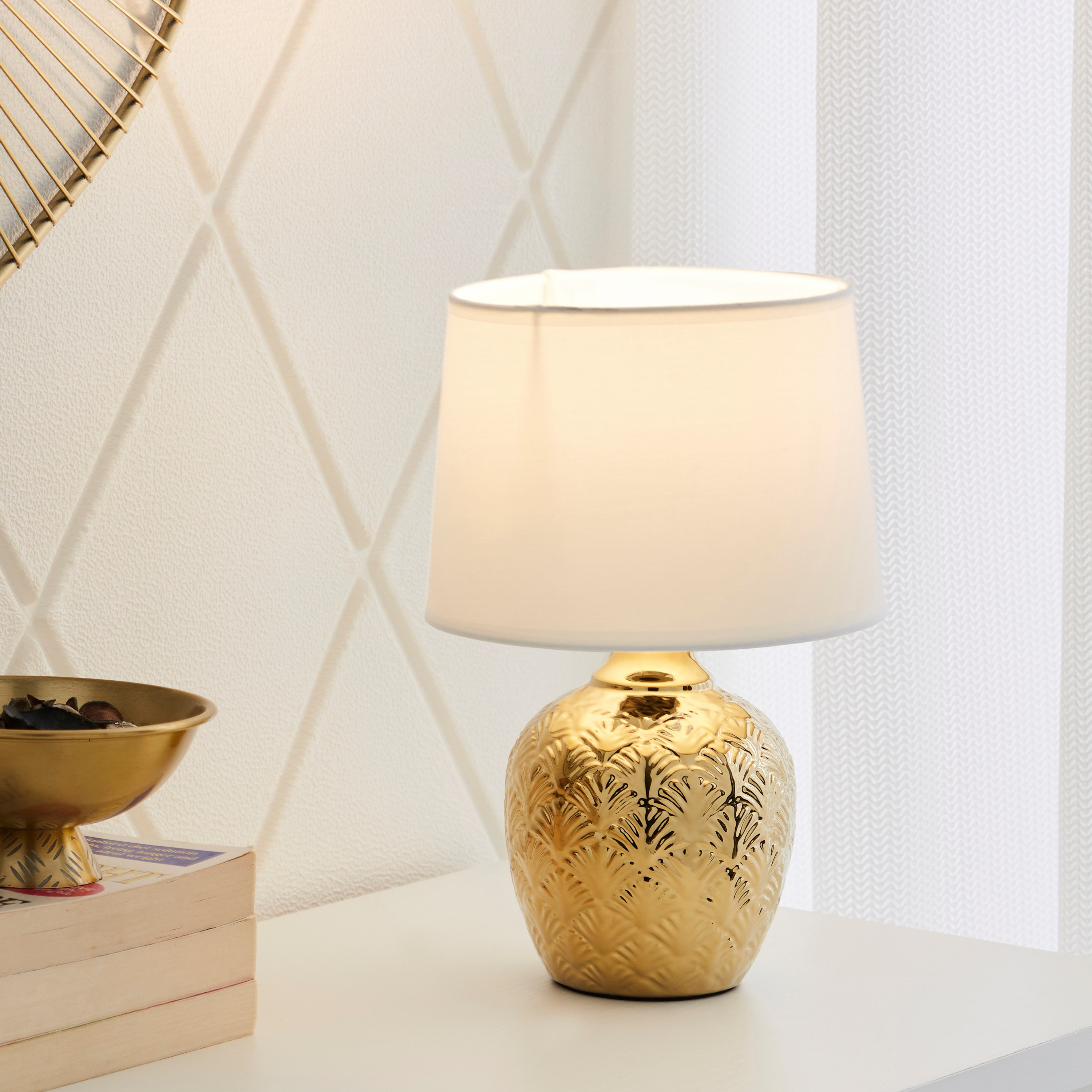 مصباح طاولة سيراميك بقاعدة مسبوكة بارزة الملمس من سكايلار - 20x20x29 سم-hbxlivingroom-lighting-tablelamps-image-2