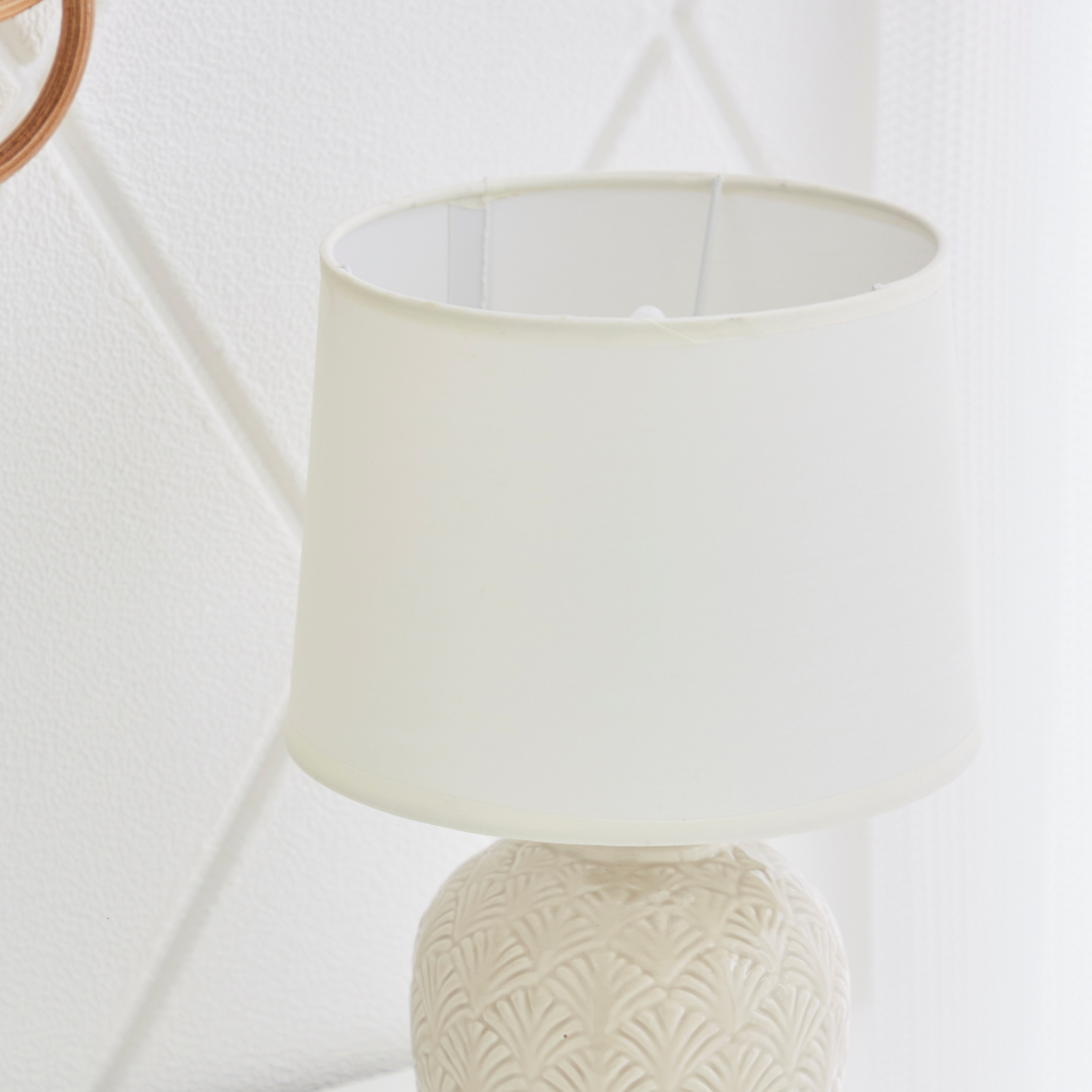 مصباح طاولة سيراميك بارز الملمس من سكايلار - 20x20x29 سم-hbxlivingroom-lighting-tablelamps-image-3