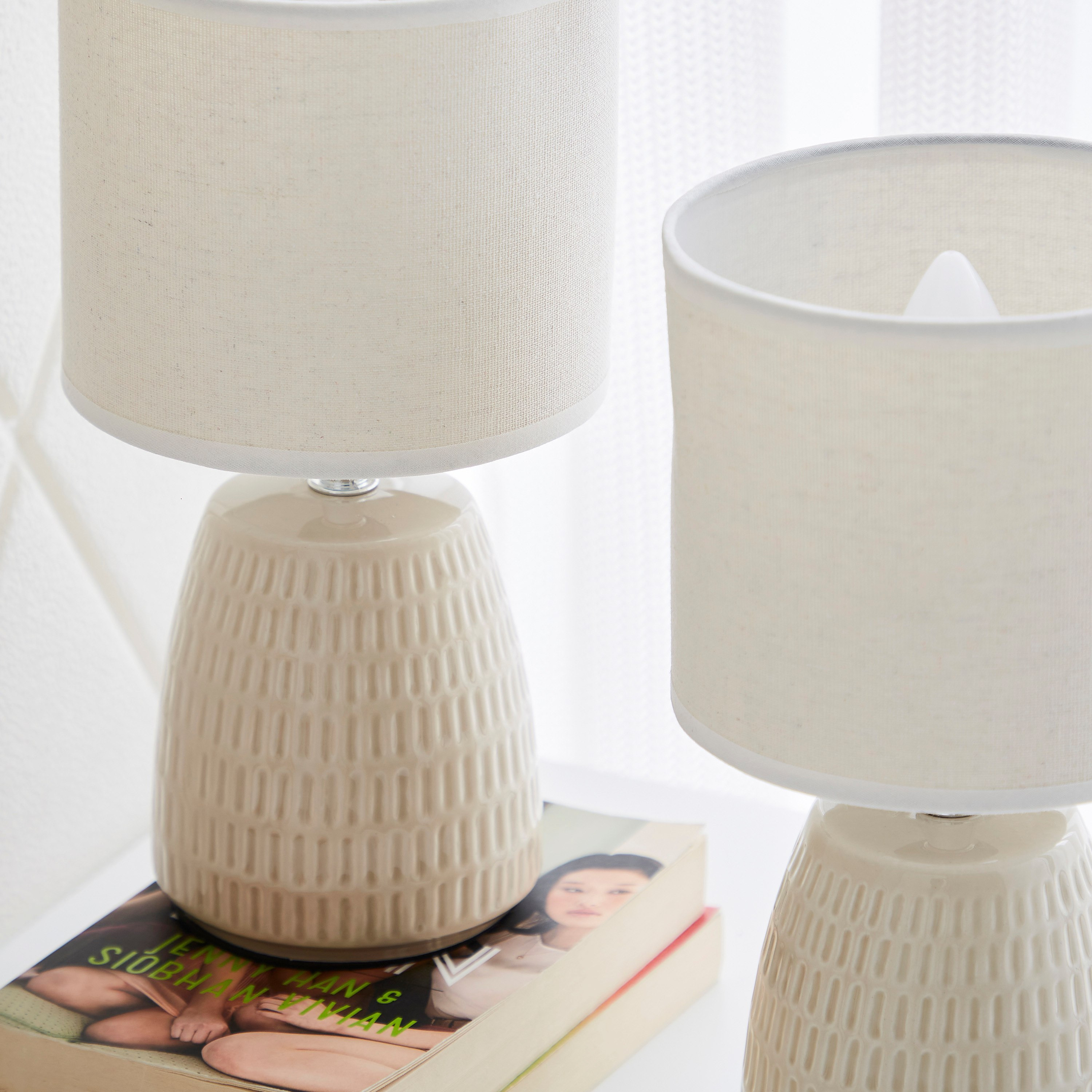 طقم مصابيح طاولة سيراميك قطعتين من سكايلار - 20x20x29 سم-hbxlivingroom-lighting-tablelamps-image-3