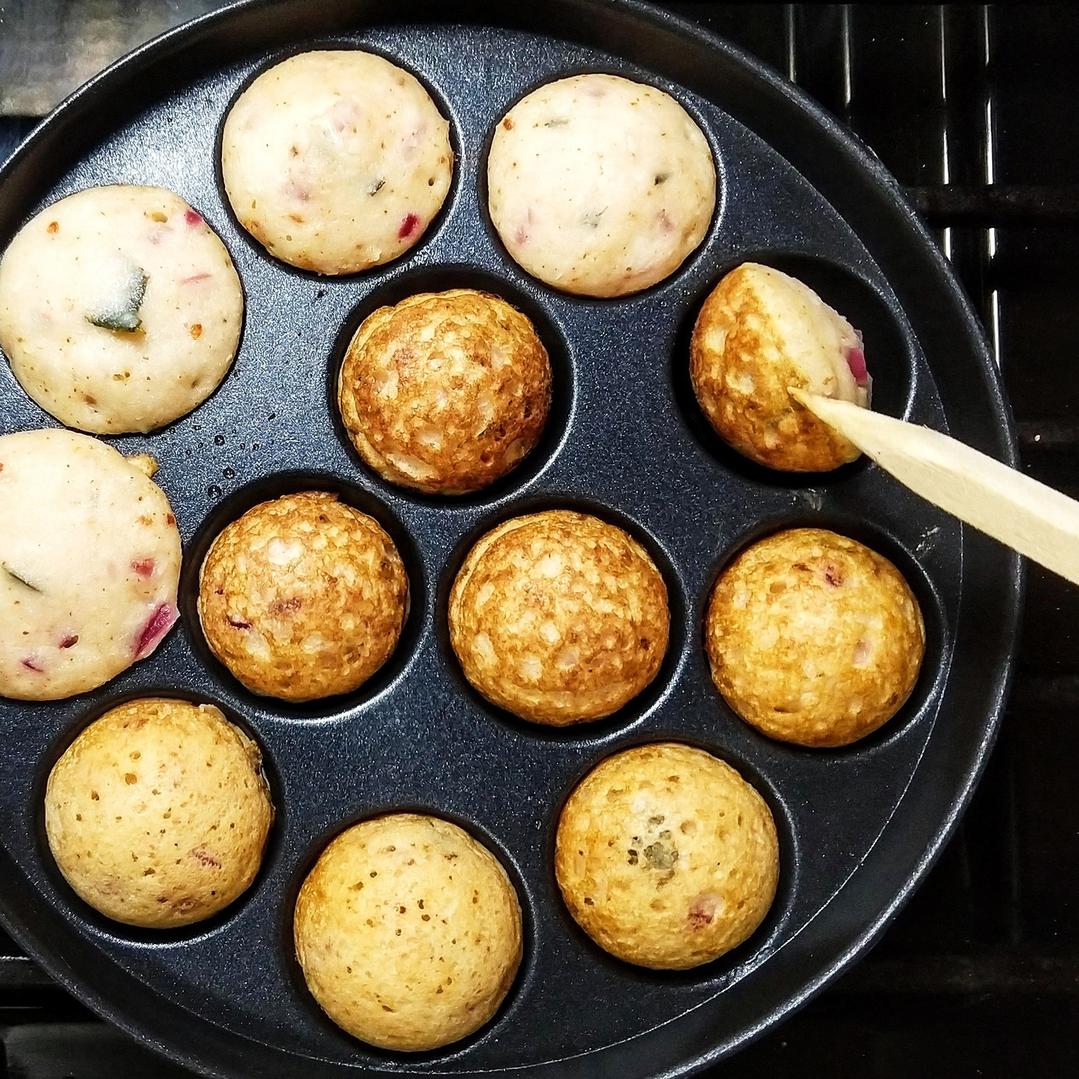 Fiona 12-Scoop Non-Stick Appakara-hbxhomeware-hbxkitchen-image-1