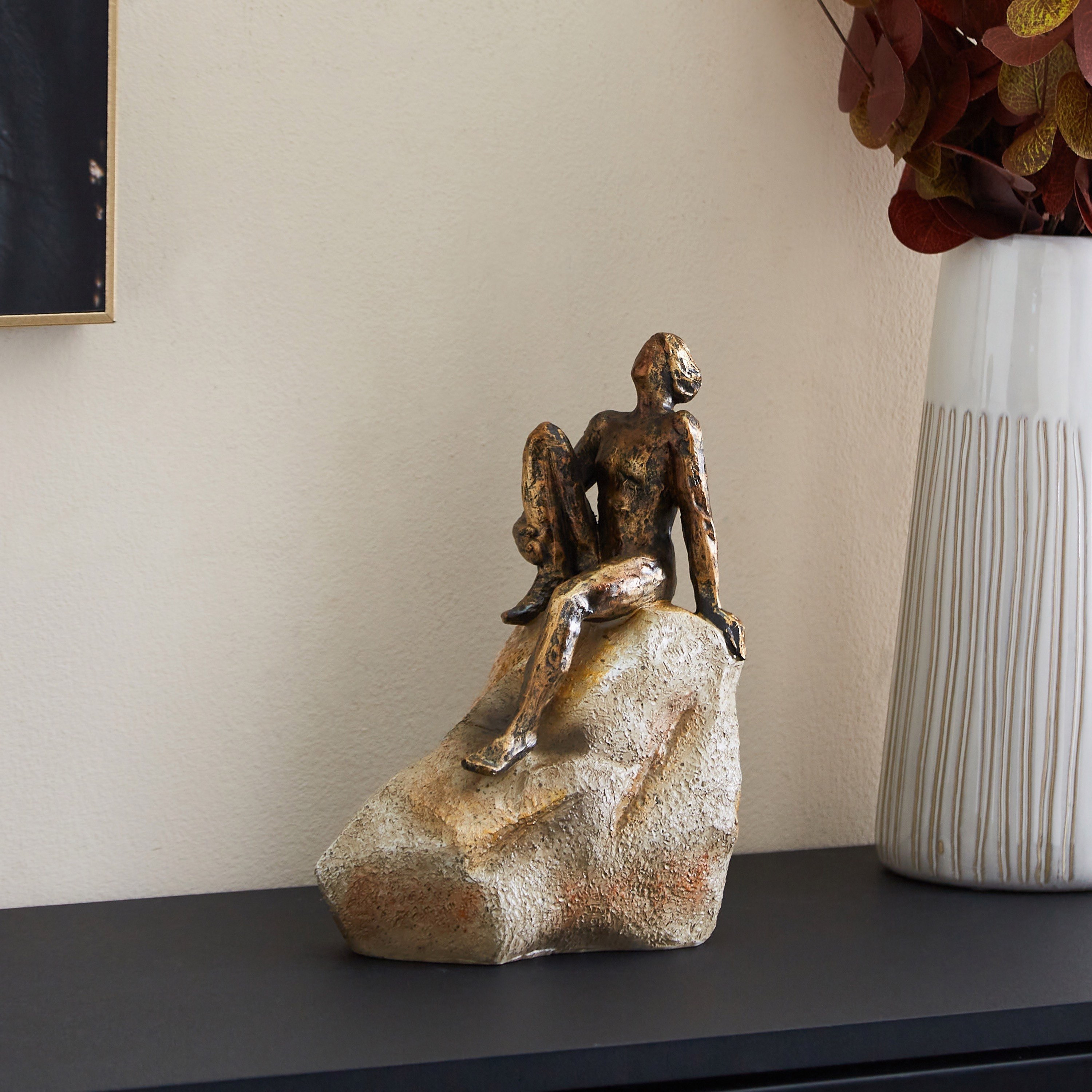 تمثال بوليريسين لرجل على صخرة من إيسلا - 18.5x9.7x23.2 سم-hbxhomeware-homedecor-figurinesandornaments-image-1