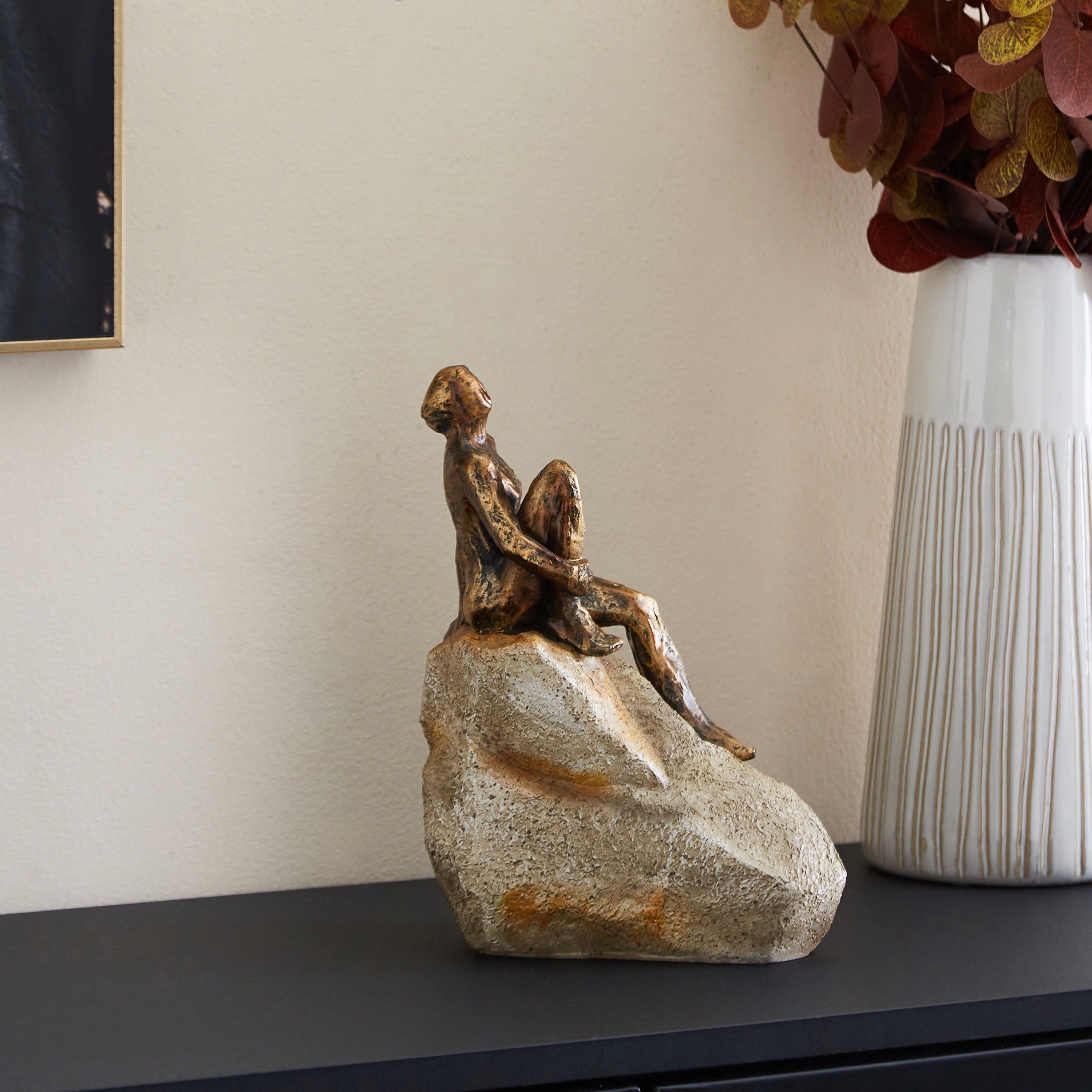 تمثال بوليريسين لرجل على صخرة من إيسلا - 18.5x9.7x23.2 سم-hbxhomeware-homedecor-figurinesandornaments-image-2