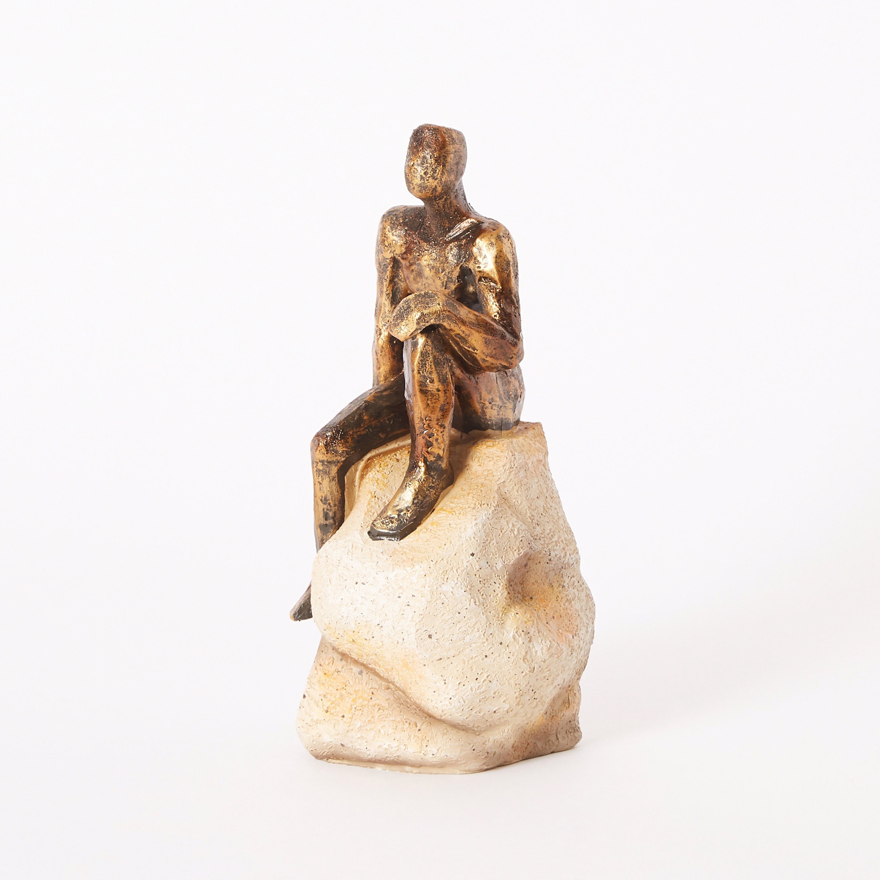 تمثال بوليريسين لرجل على صخرة من إيسلا - 10.8x9x22 سم-hbxhomeware-homedecor-figurinesandornaments-image-5