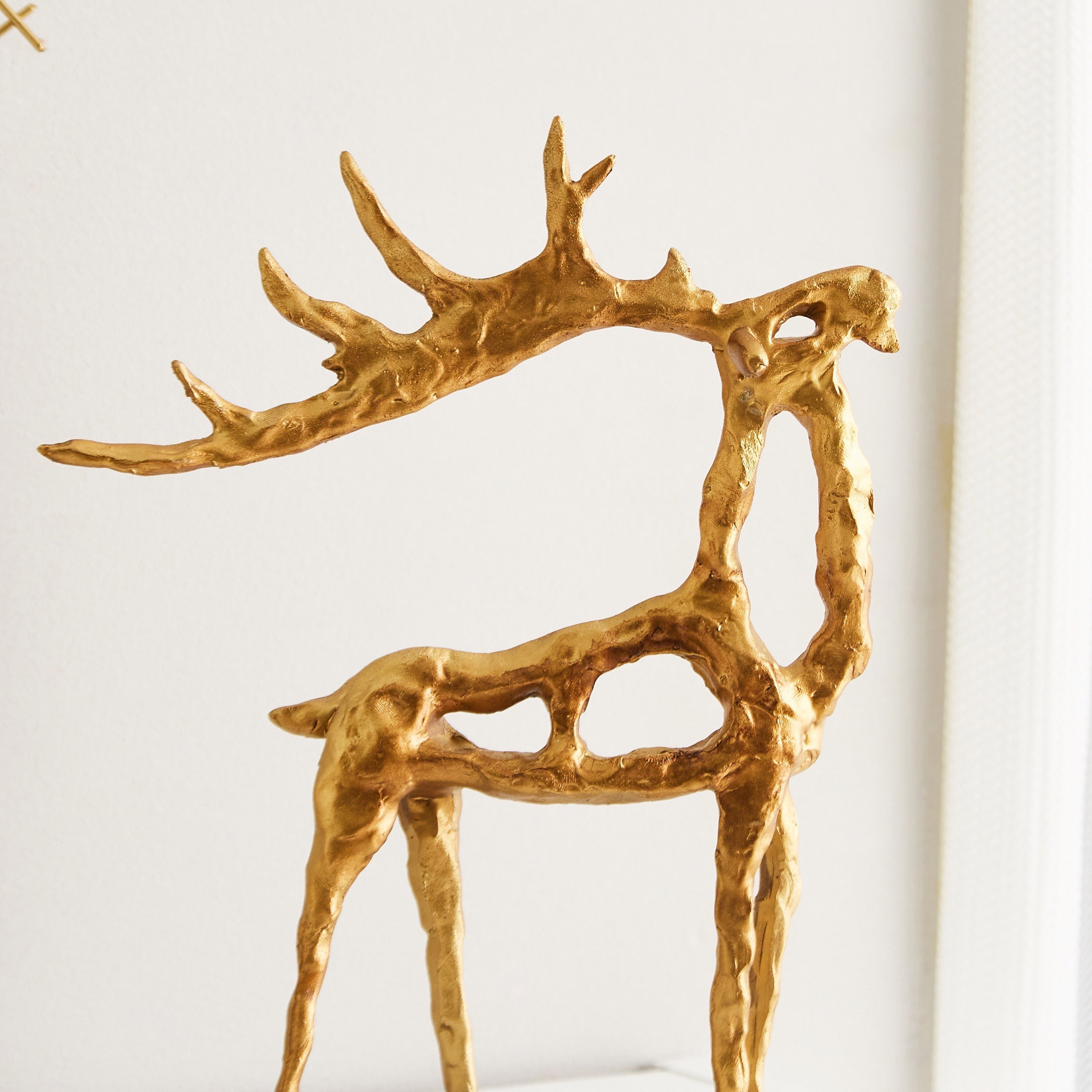 منحوتة قرن الوعل التجريدية من البوليريسين من إيسلا  - 24x5.5x31 سم-hbxhomeware-homedecor-figurinesandornaments-image-3