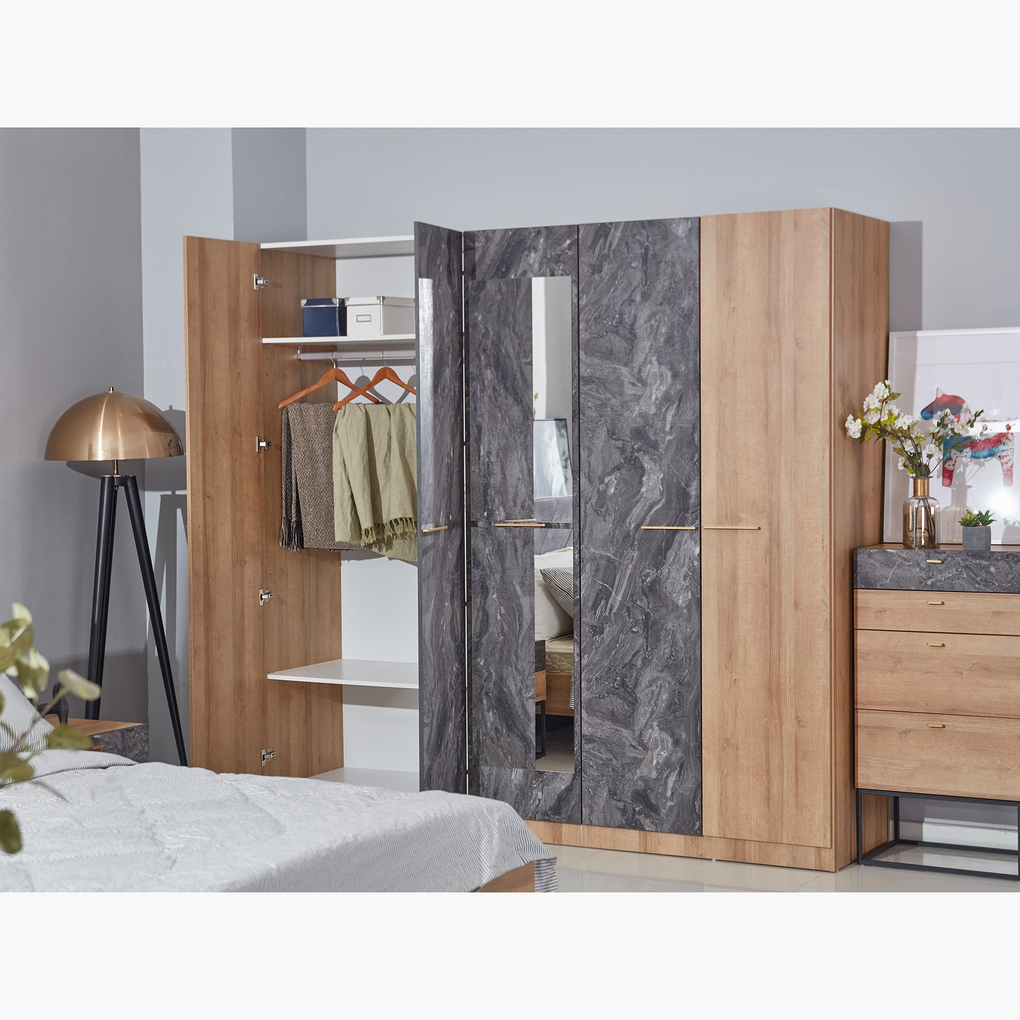 خزانة ملابس بـ 5 أبواب ومرآة من بالتيمور-hbxfurniture-wardrobes-image-1
