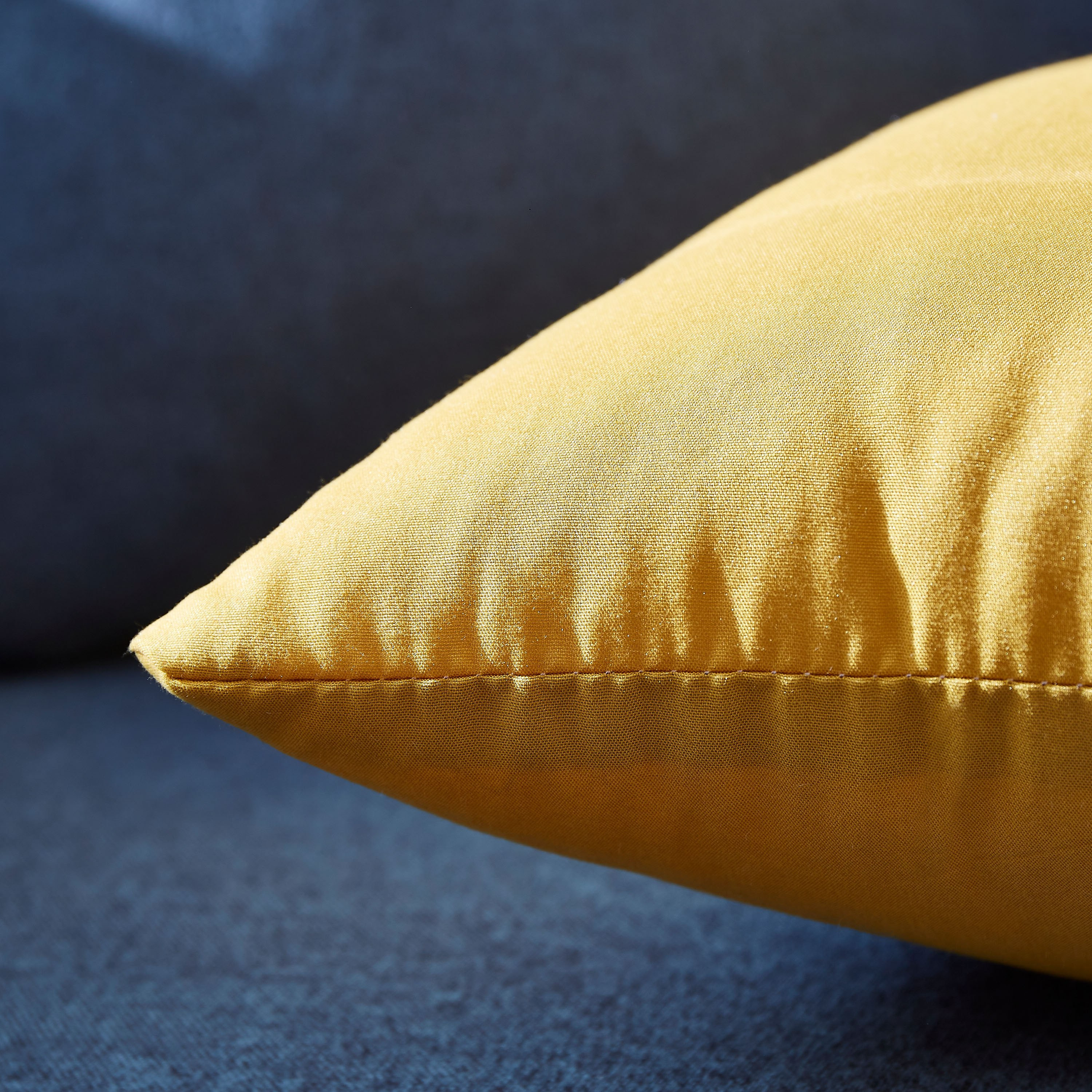 وسادة محشوة مايكروفايبر من بيلا - 40x40 سم-hbxlivingroom-furnishings-cushionsandcovers-filledcushions-image-2