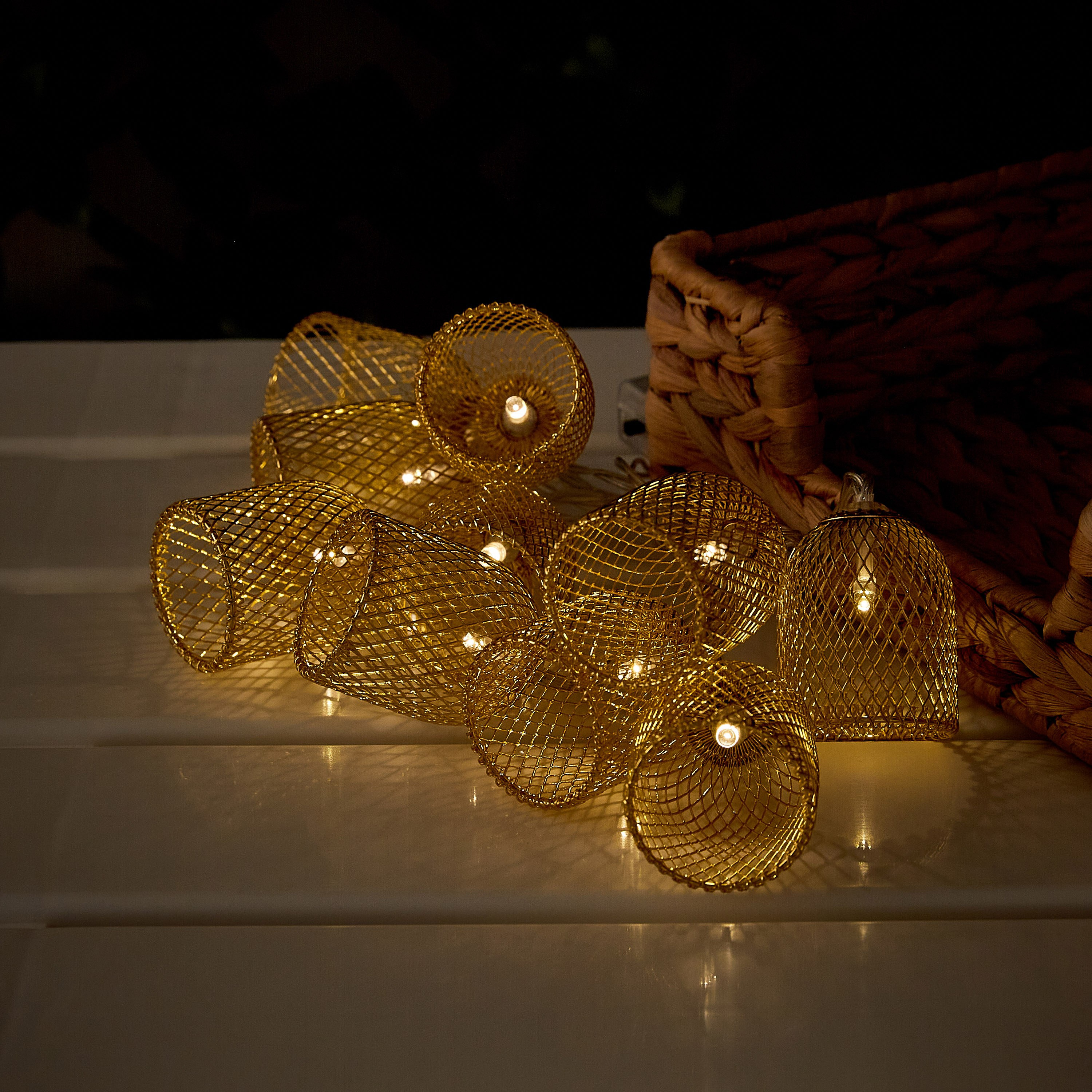 حبل إضاءة معدني بـ10 لمبات إل إي دي من أورلا - 5x5 سم-hbxdiningroom-lighting-decorativesandstringlights-image-2