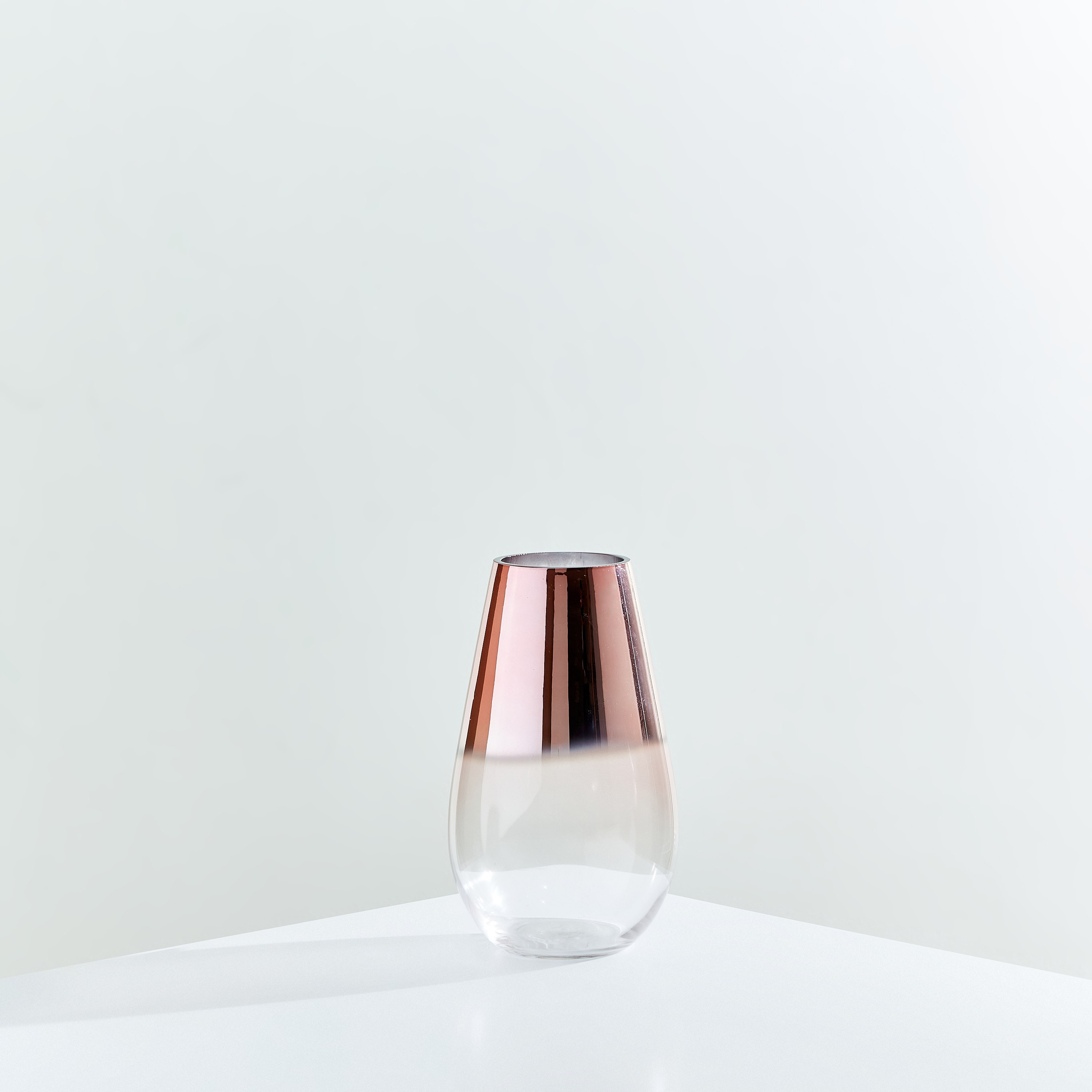 مزهرية زجاجية متدرجة الألوان بشكل قمع من إلينور - 15×25 سم-hbxbedroom-decorandaccessories-vases-image-2