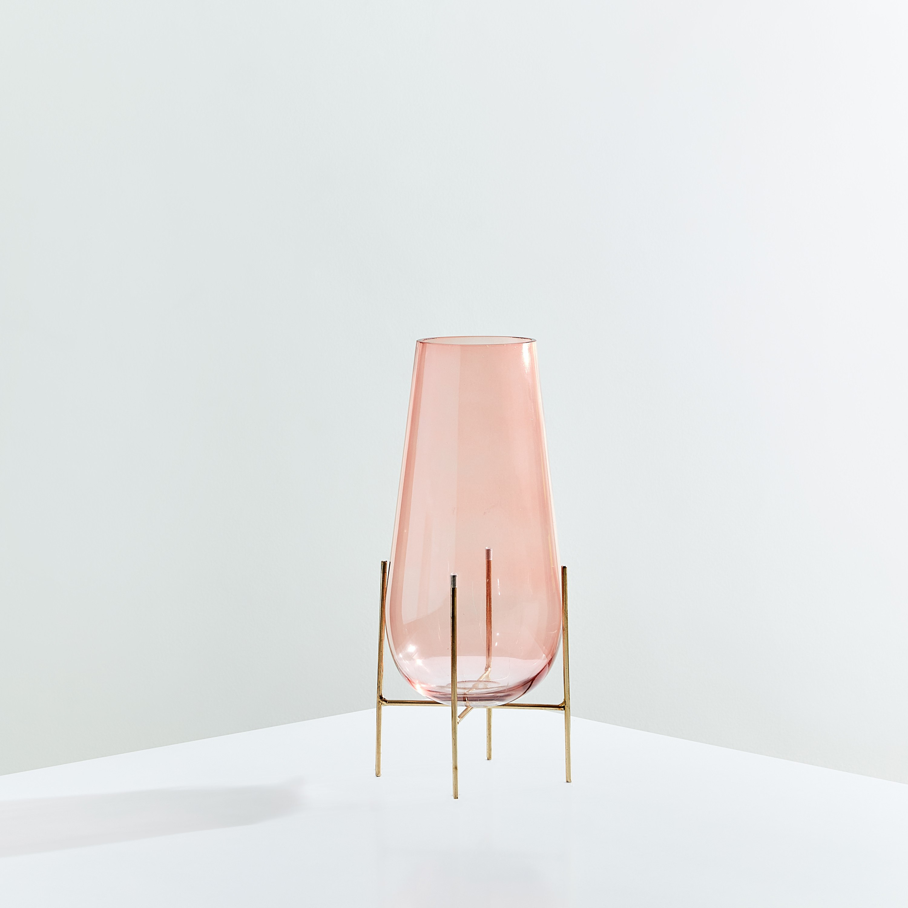 مزهرية زجاجية على شكل حرف U مع حامل من إلينور - 14.5x37.5 سم-hbxbedroom-decorandaccessories-vases-image-2