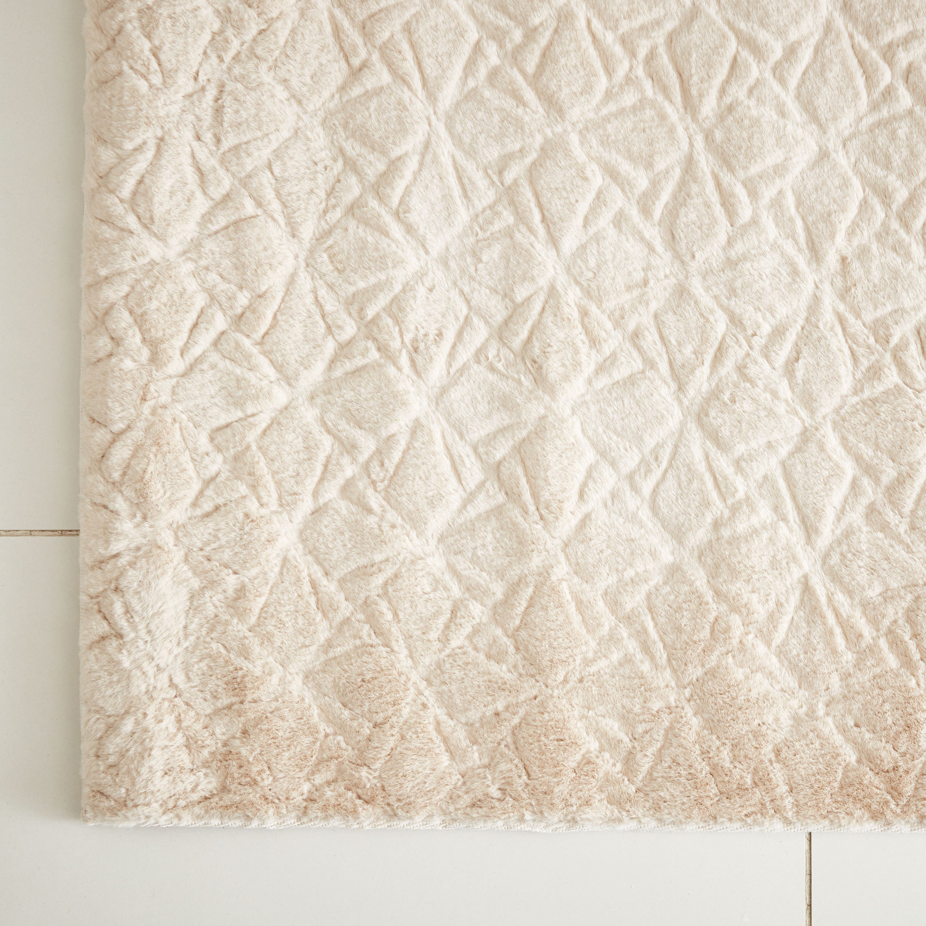سجادة فرو أرنب منقوشة من نويلا وارن - 60x150 سم-hbxdecorandfurnishings-floorcoverings-rugs-image-2