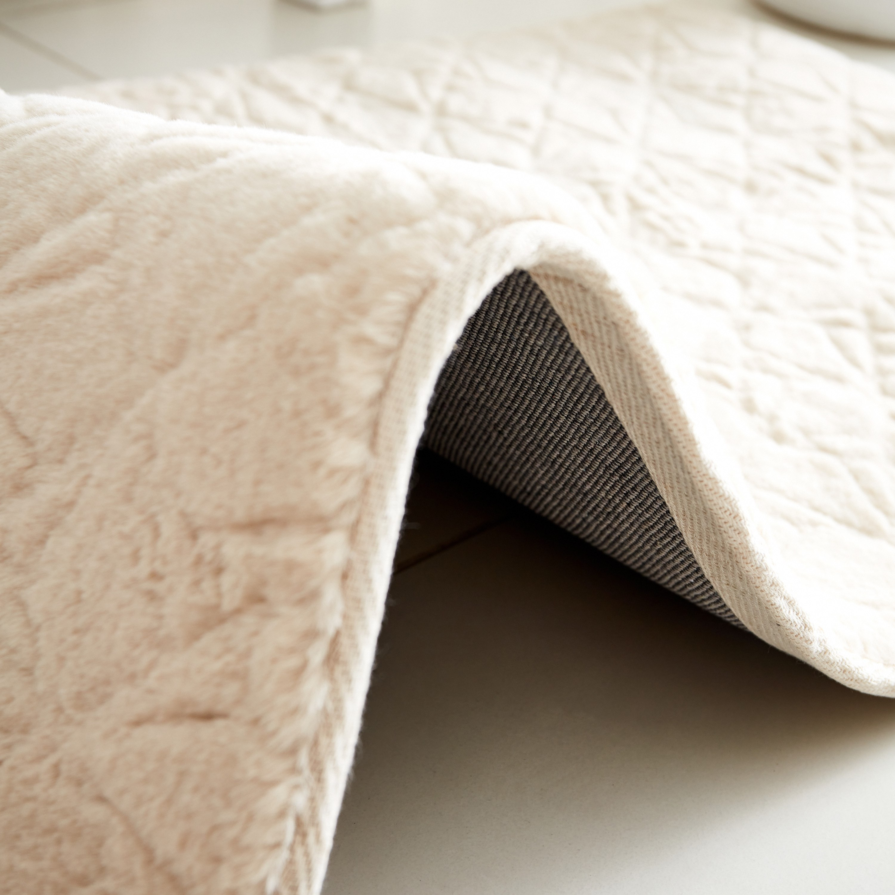 سجادة فرو أرنب منقوشة من نويلا وارن - 60x150 سم-hbxdecorandfurnishings-floorcoverings-rugs-image-4