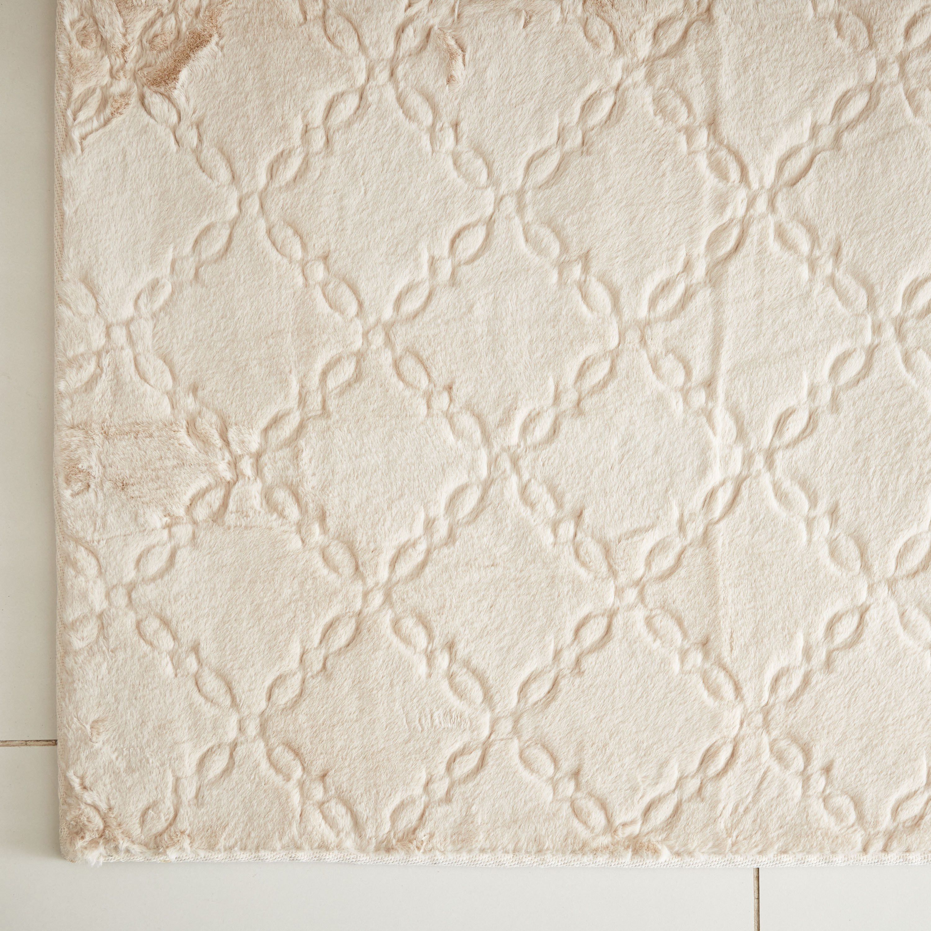 سجادة فرو أرنب منقوشة من نويلا كاتي - 60x150 سم-hbxdecorandfurnishings-floorcoverings-rugs-image-2