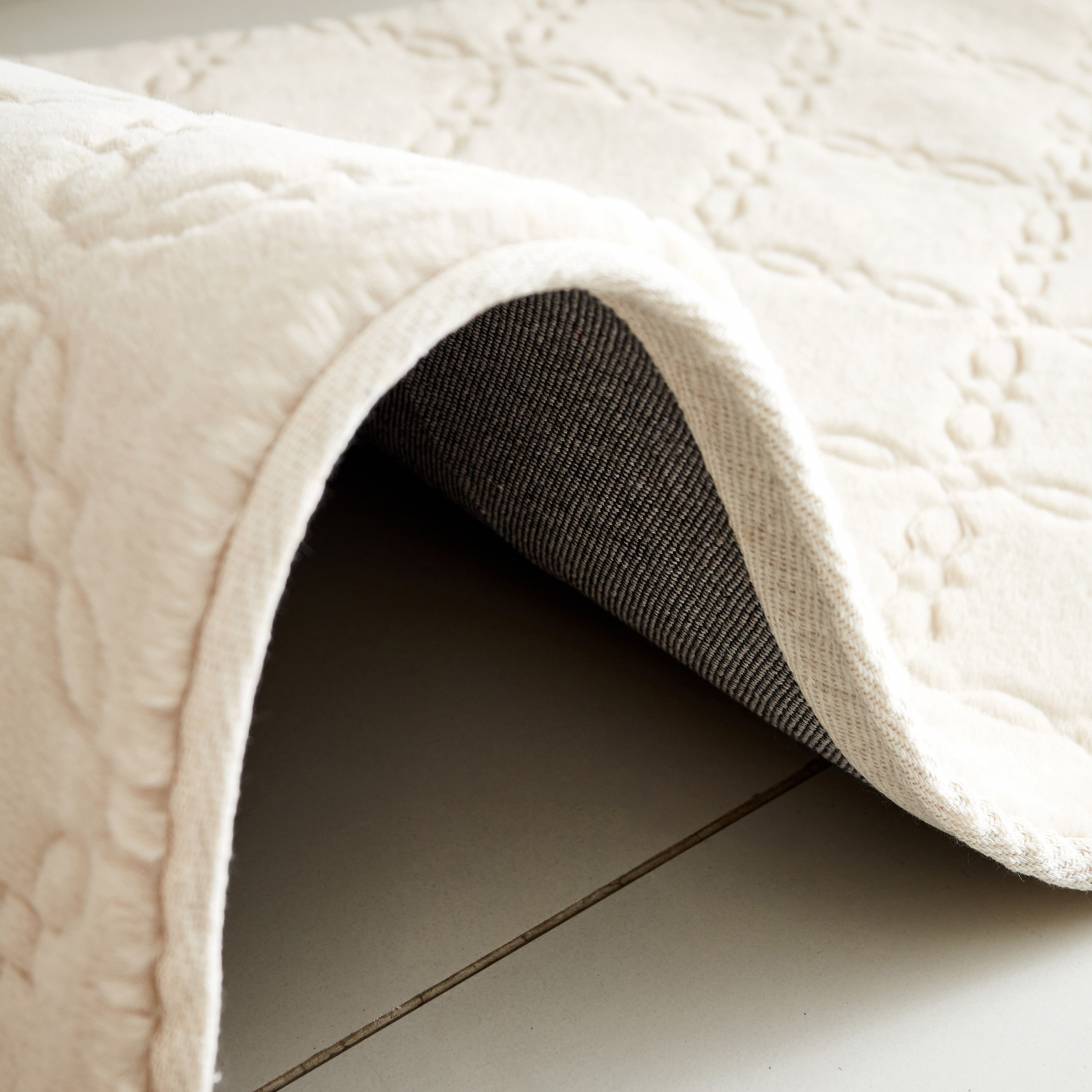 سجادة فرو أرنب منقوشة من نويلا كاتي - 60x150 سم-hbxdecorandfurnishings-floorcoverings-rugs-image-4
