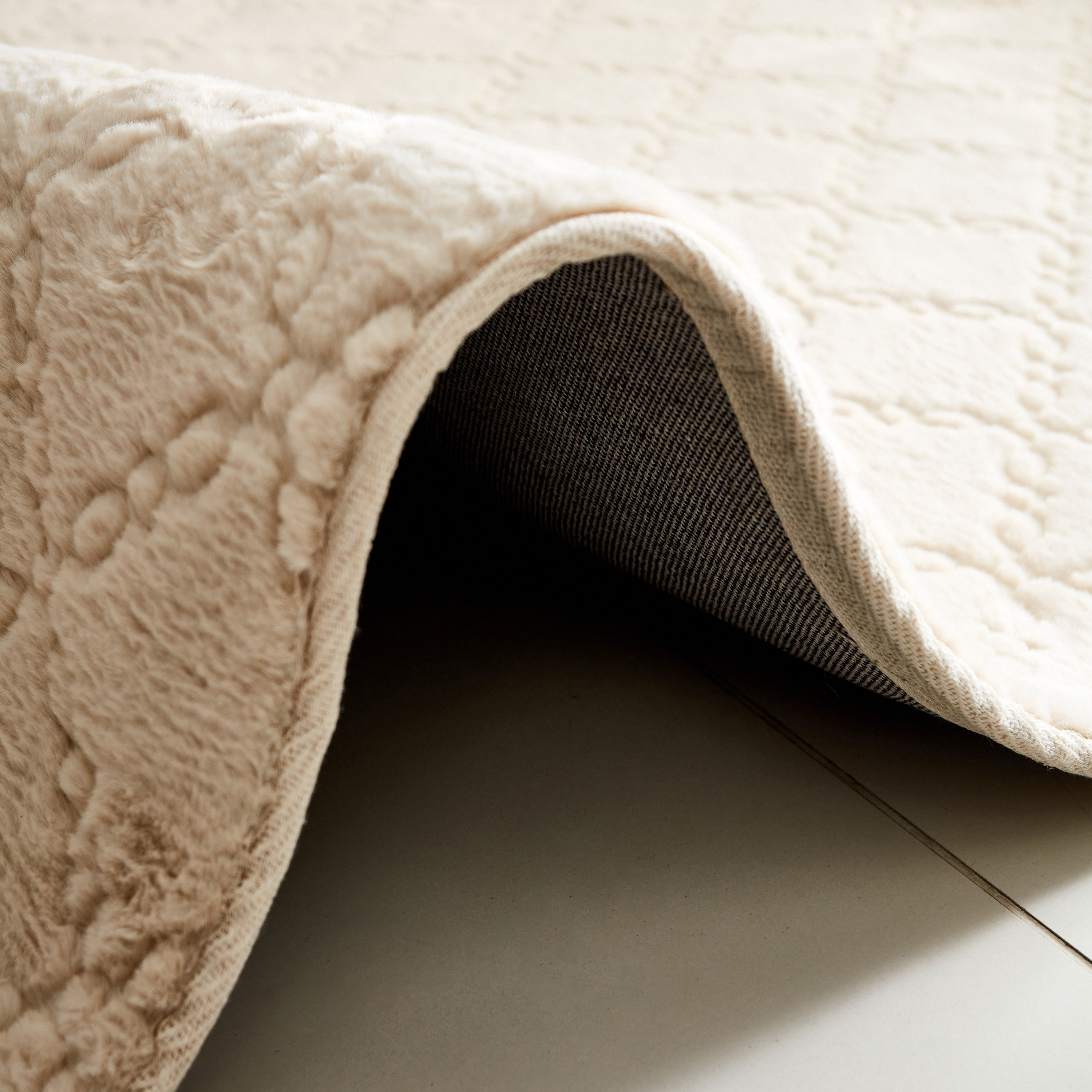 سجادة فرو أرنب منقوشة من نويلا كاتي - 110x160 سم-hbxdecorandfurnishings-floorcoverings-rugs-image-4