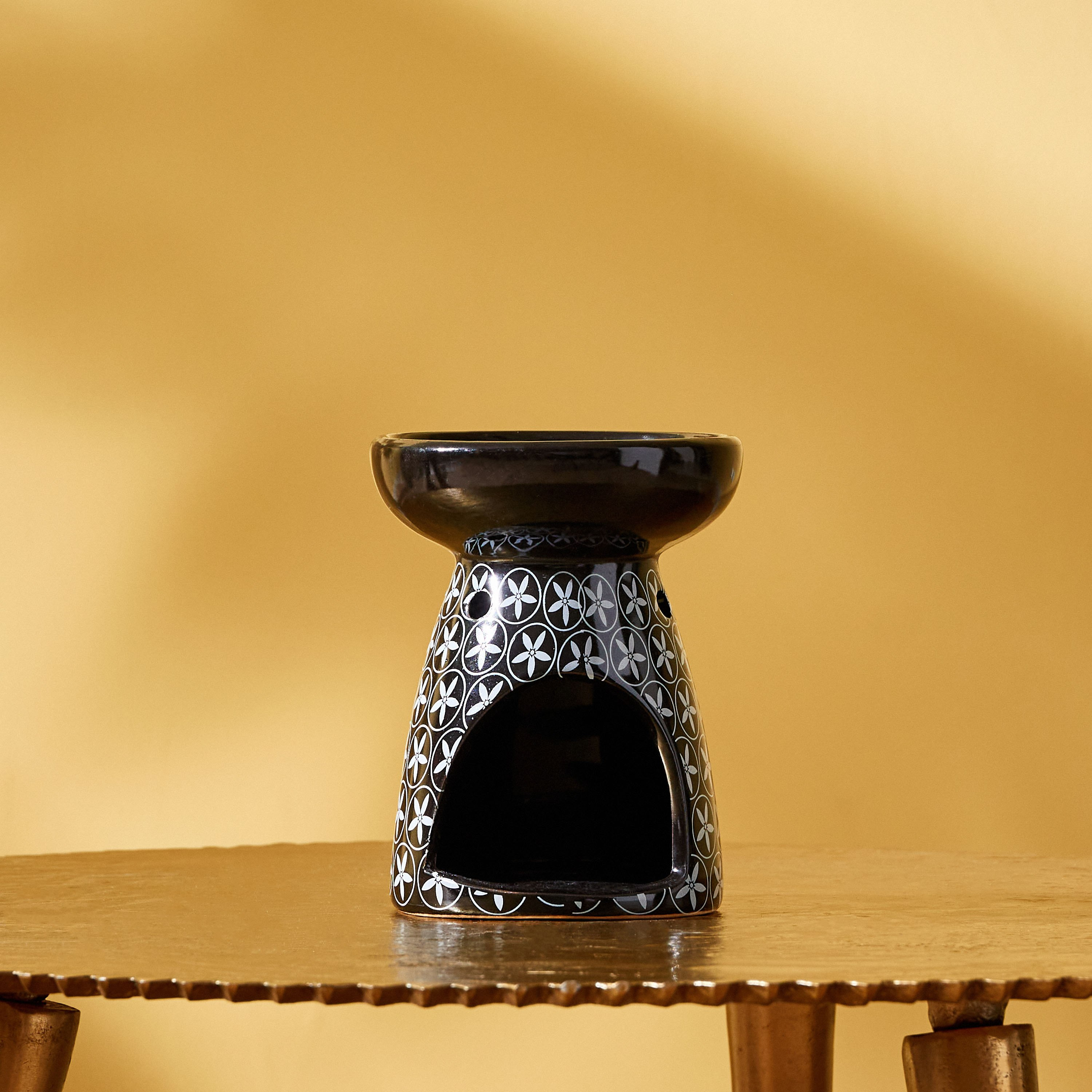 مبخرة زيوت سيراميك بزيّنة نجمة من زيتا - 10x10x12 سم-hbxbedroom-homefragrance-oilburners-image-2