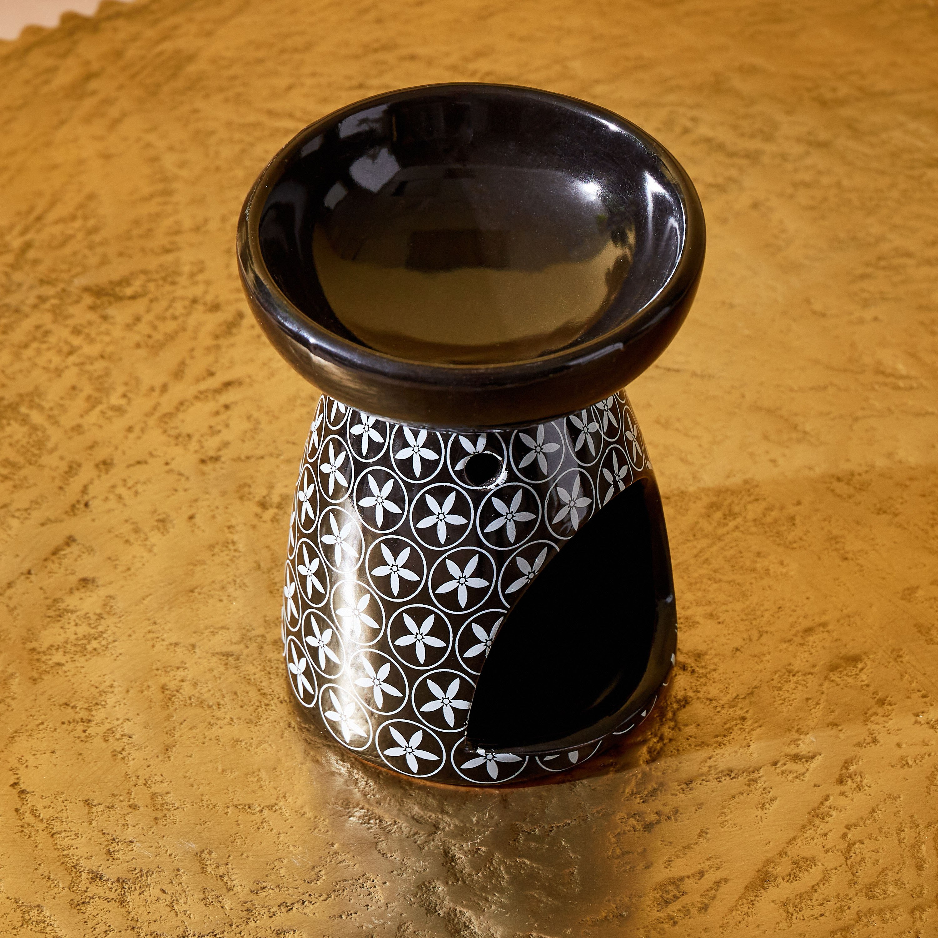 مبخرة زيوت سيراميك بزيّنة نجمة من زيتا - 10x10x12 سم-hbxbedroom-homefragrance-oilburners-image-4