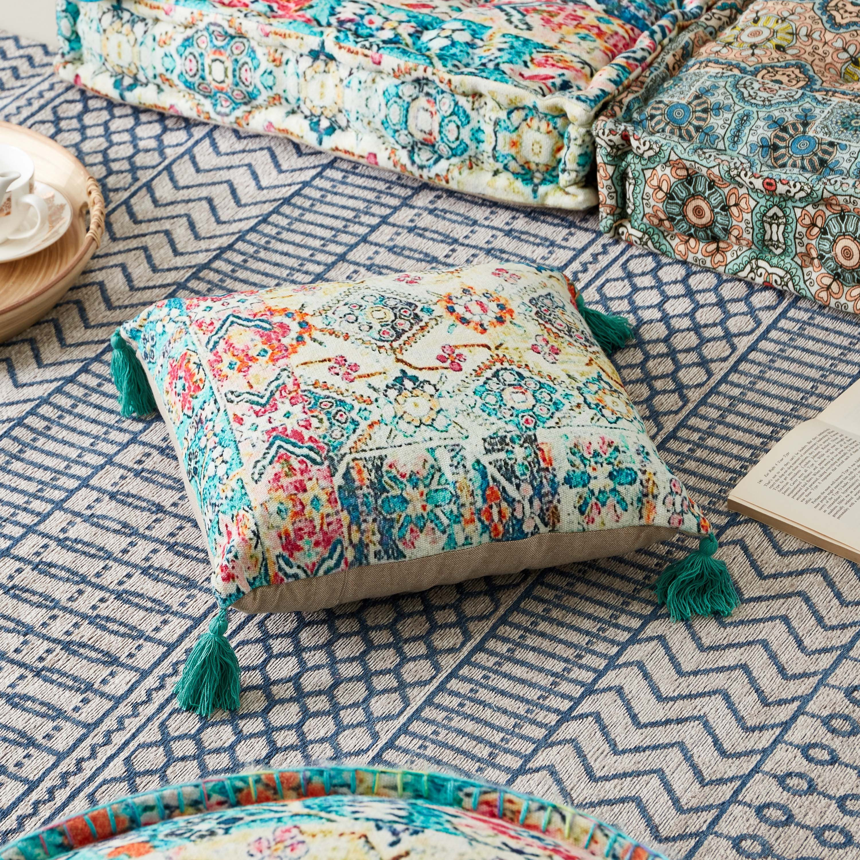 وسادة بتصميم رقعات وطبعات من مارجان ماهير - 40x40 سم-hbxhomeware-hbxdecorandfurnishings-image-2