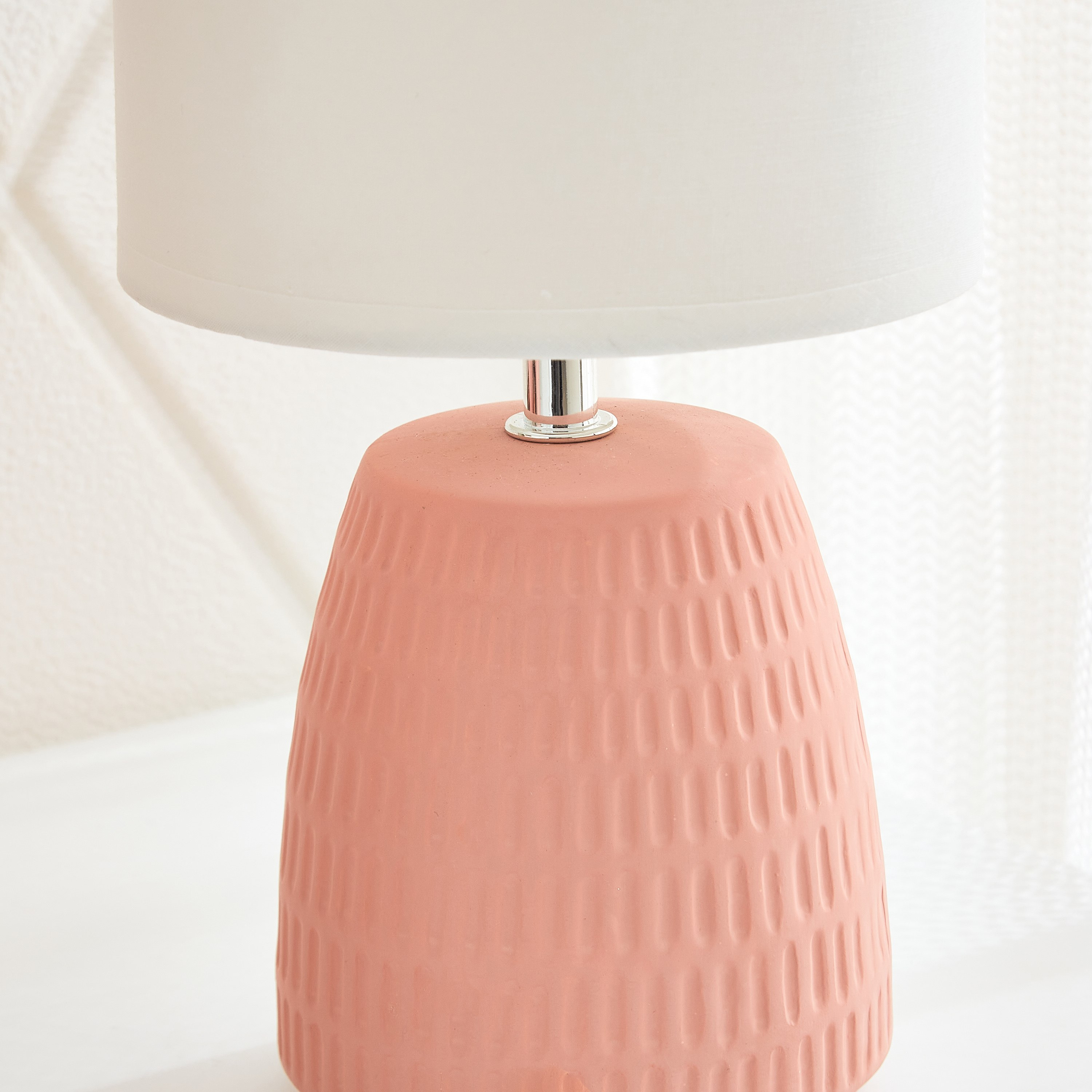 مصباح طاولة سيراميك بقاعدة بارزة الملمس 15x15x30 سم - كوو-hbxlivingroom-lighting-tablelamps-image-3
