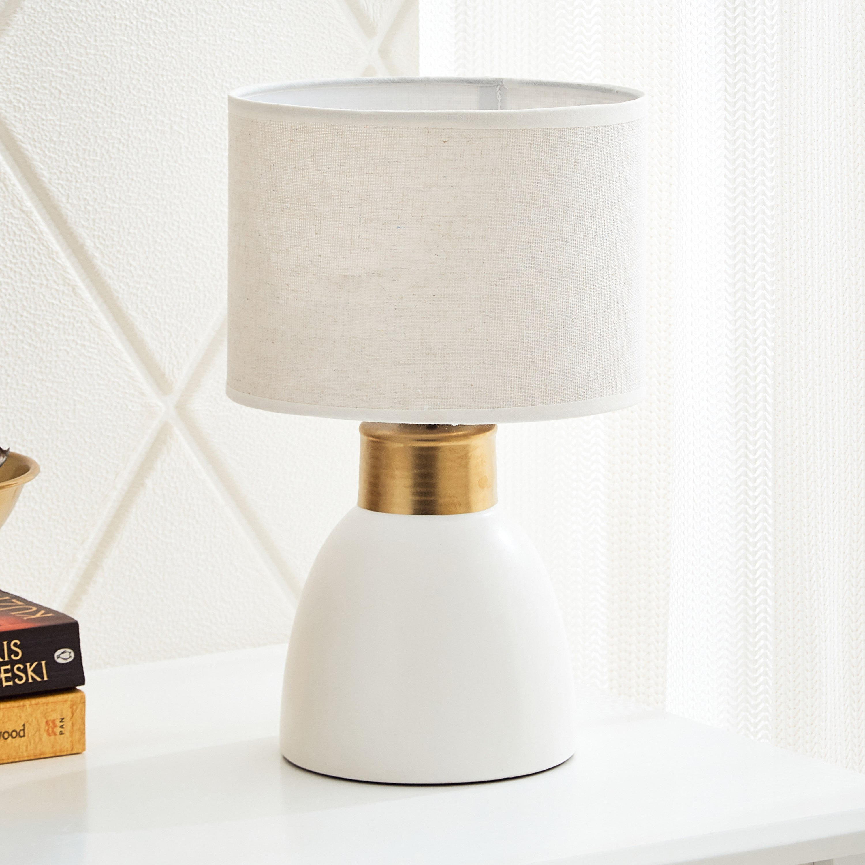 مصباح طاولة بقاعدة سيراميك من كوو - 19x19x34 سم-hbxlivingroom-lighting-tablelamps-image-1