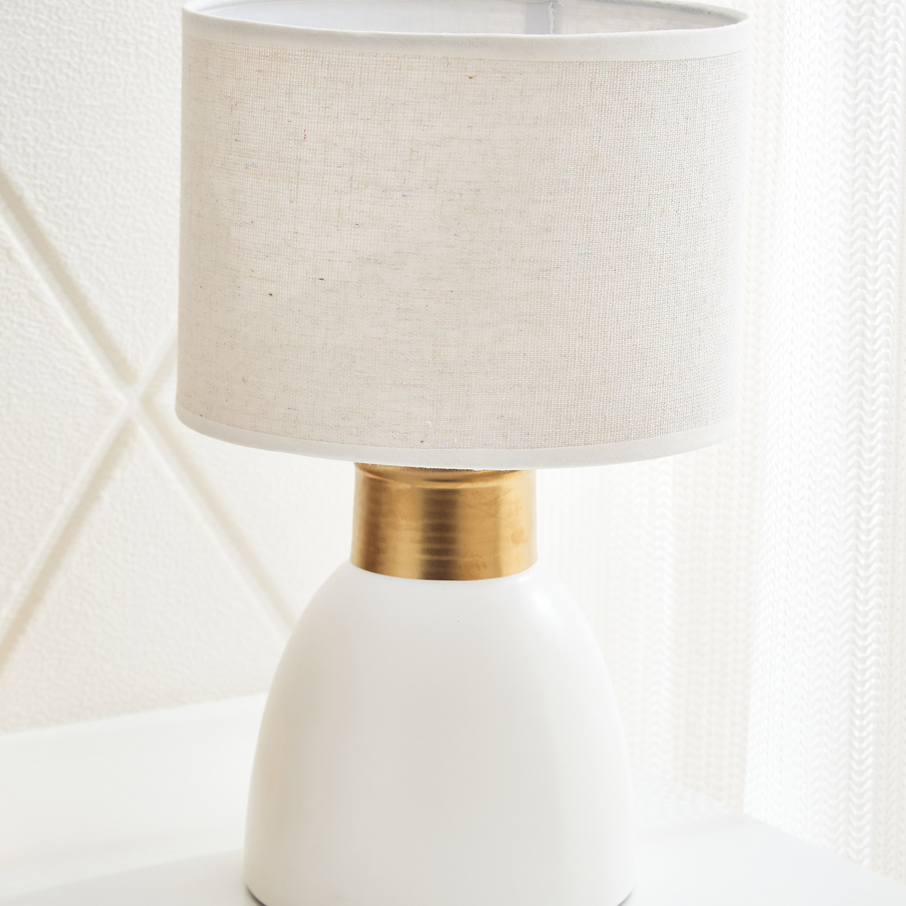مصباح طاولة بقاعدة سيراميك من كوو - 19x19x34 سم-hbxlivingroom-lighting-tablelamps-image-3