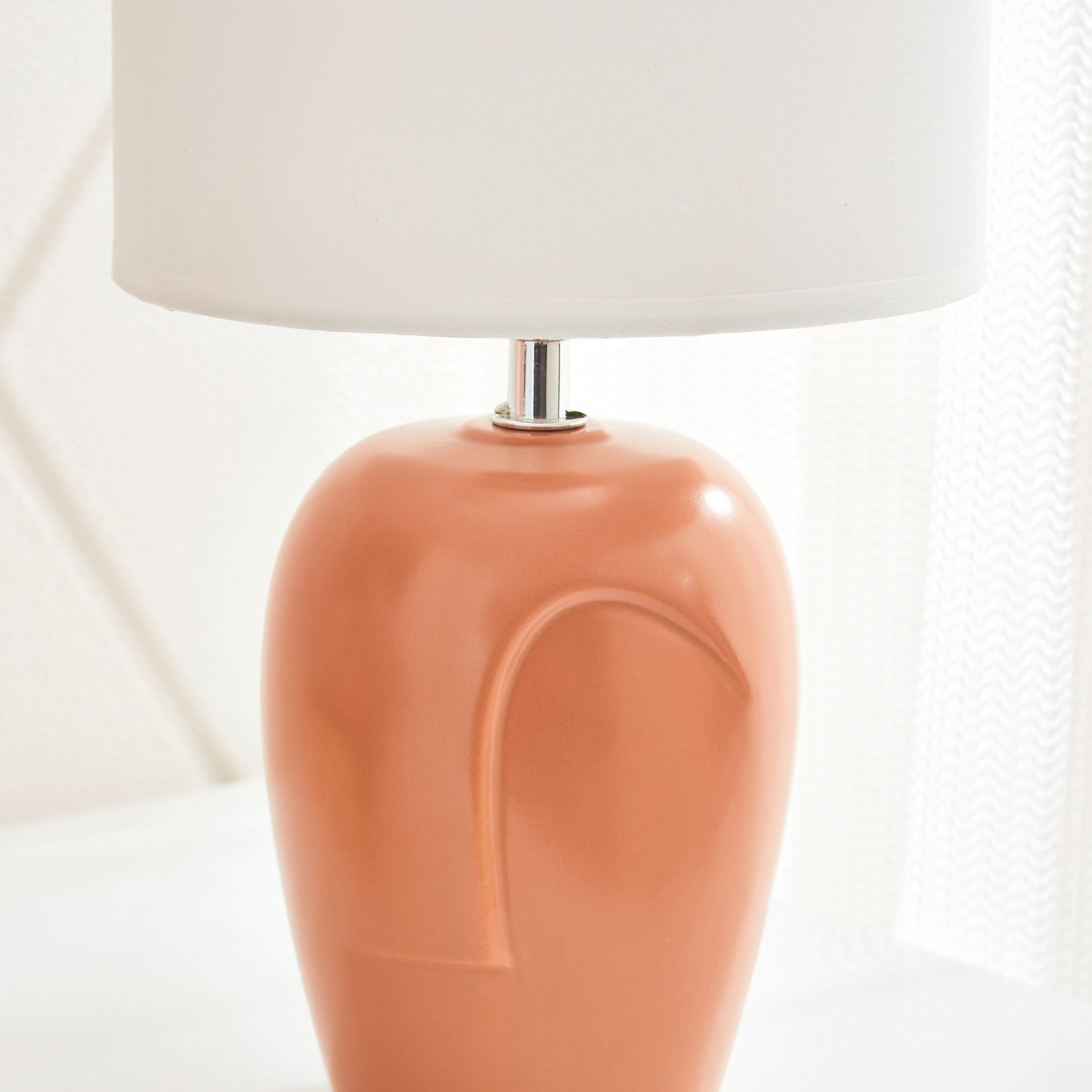 مصباح طاولة بقاعدة سيراميك من كوو - 18x19x34 سم-hbxlivingroom-lighting-tablelamps-image-3