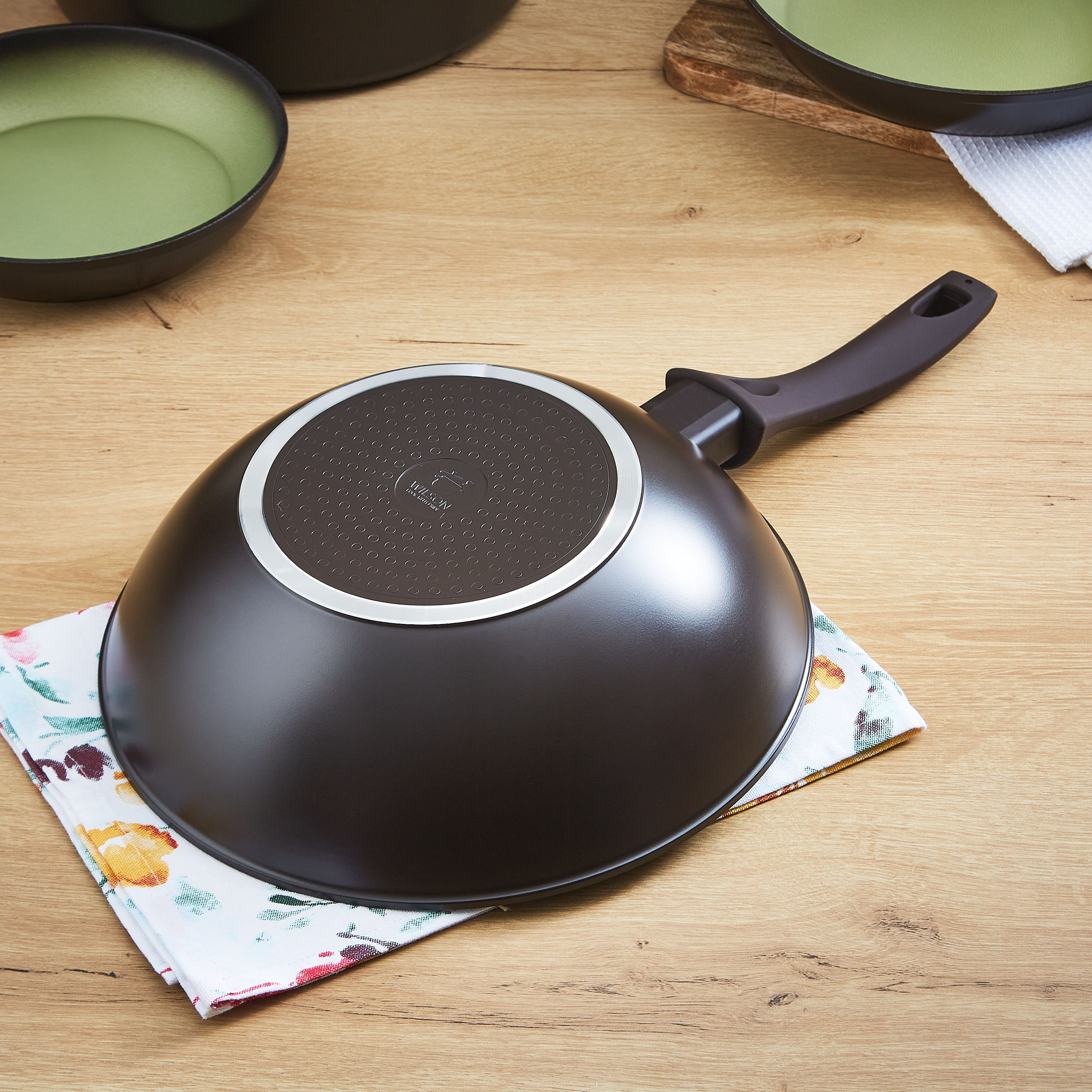 Feast Avocado Wok with Soft Grip Handle - 28 cm-hbxkitchen-kitchenware-foodpreparation-image-2